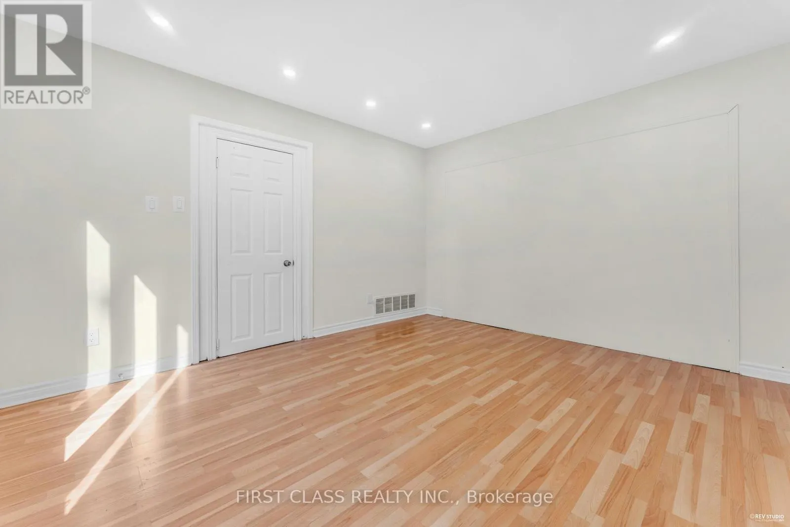 4290 RADISSON CRESCENT