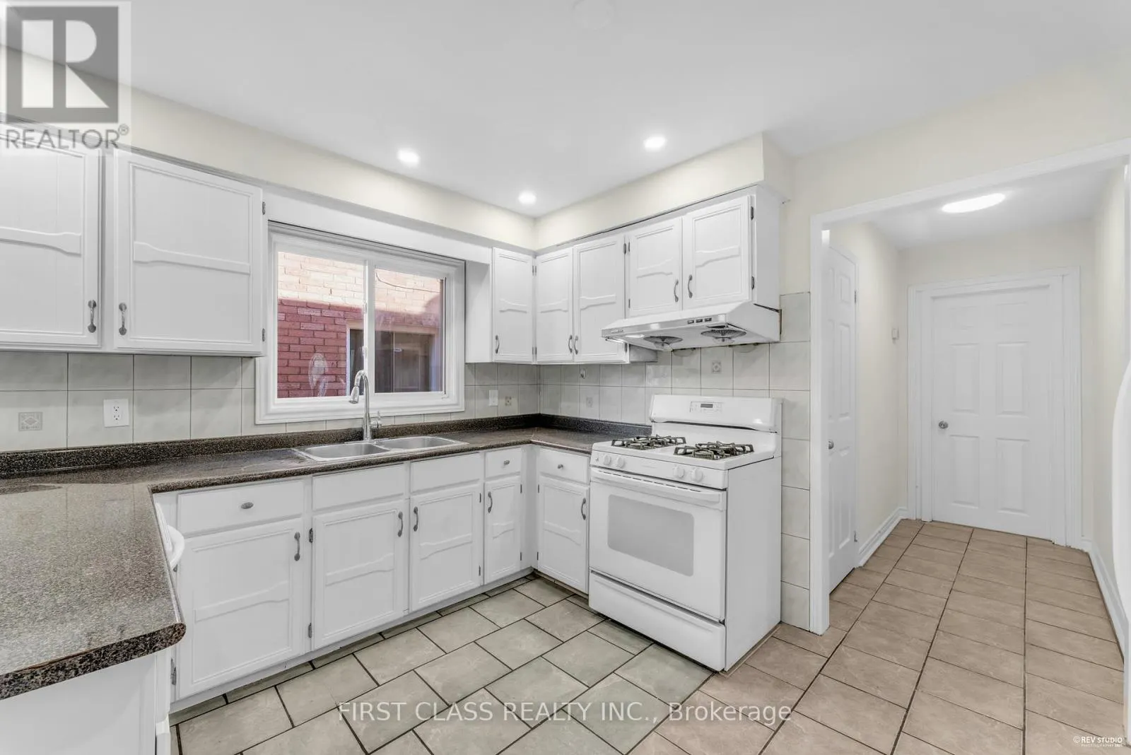 4290 RADISSON CRESCENT