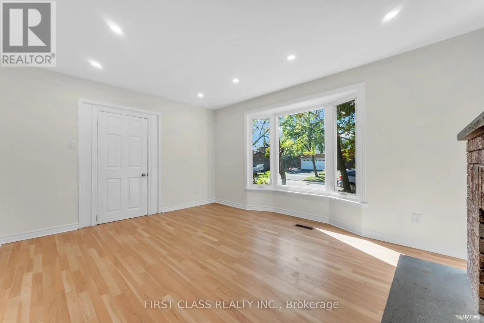 4290 RADISSON CRESCENT