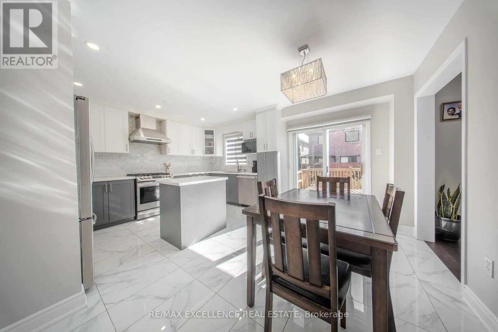 111 RIVER ROCK CRESCENT