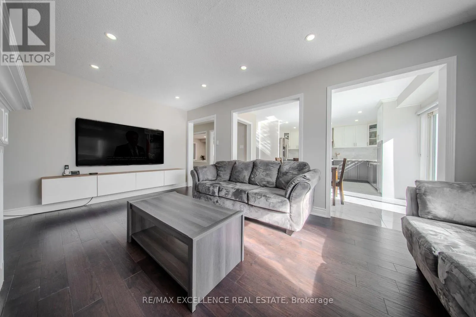 111 RIVER ROCK CRESCENT