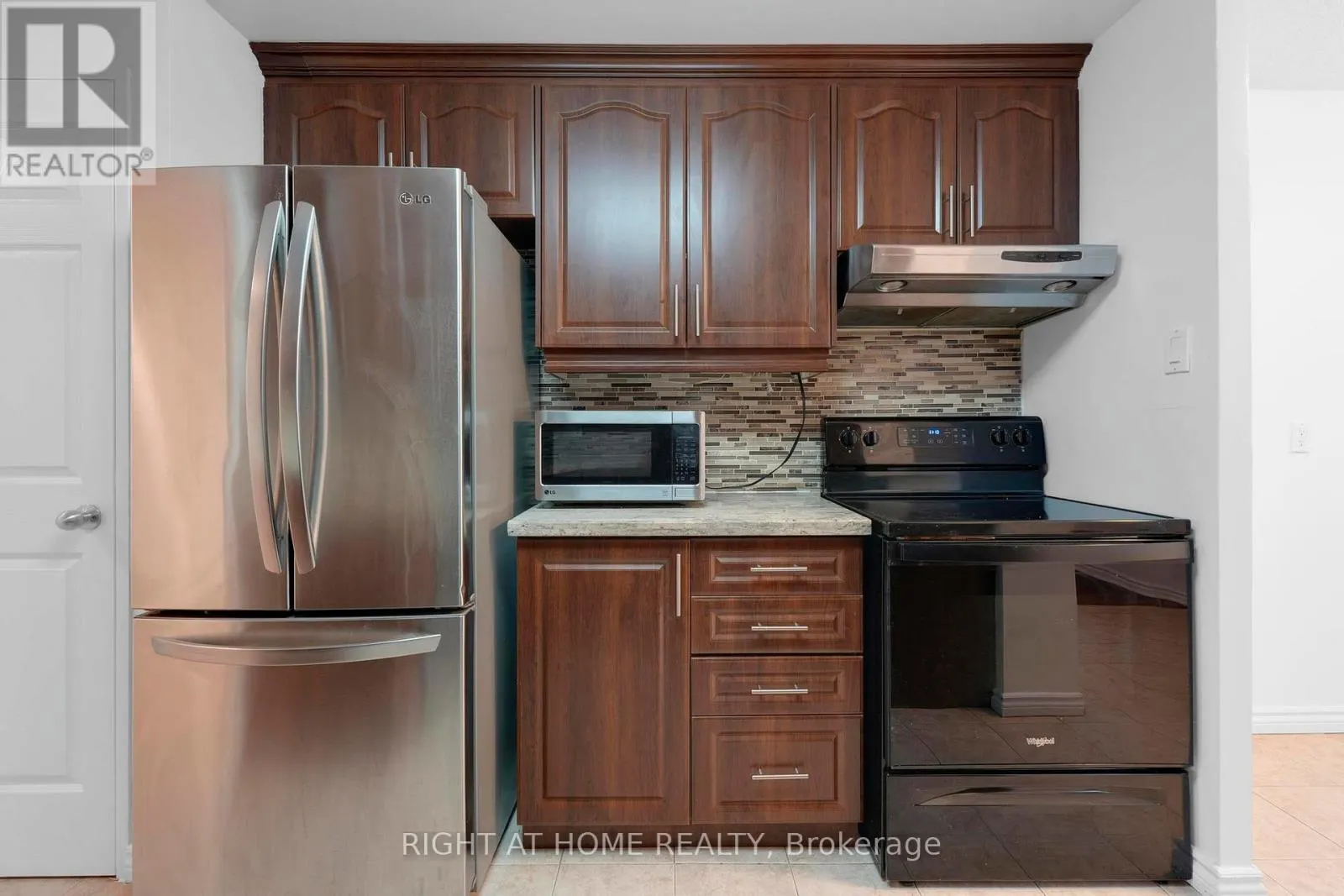 205 - 3650 KANEFF CRESCENT