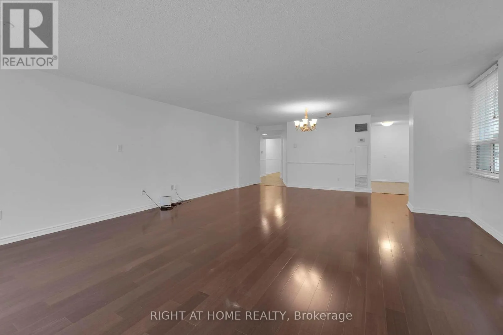 205 - 3650 KANEFF CRESCENT