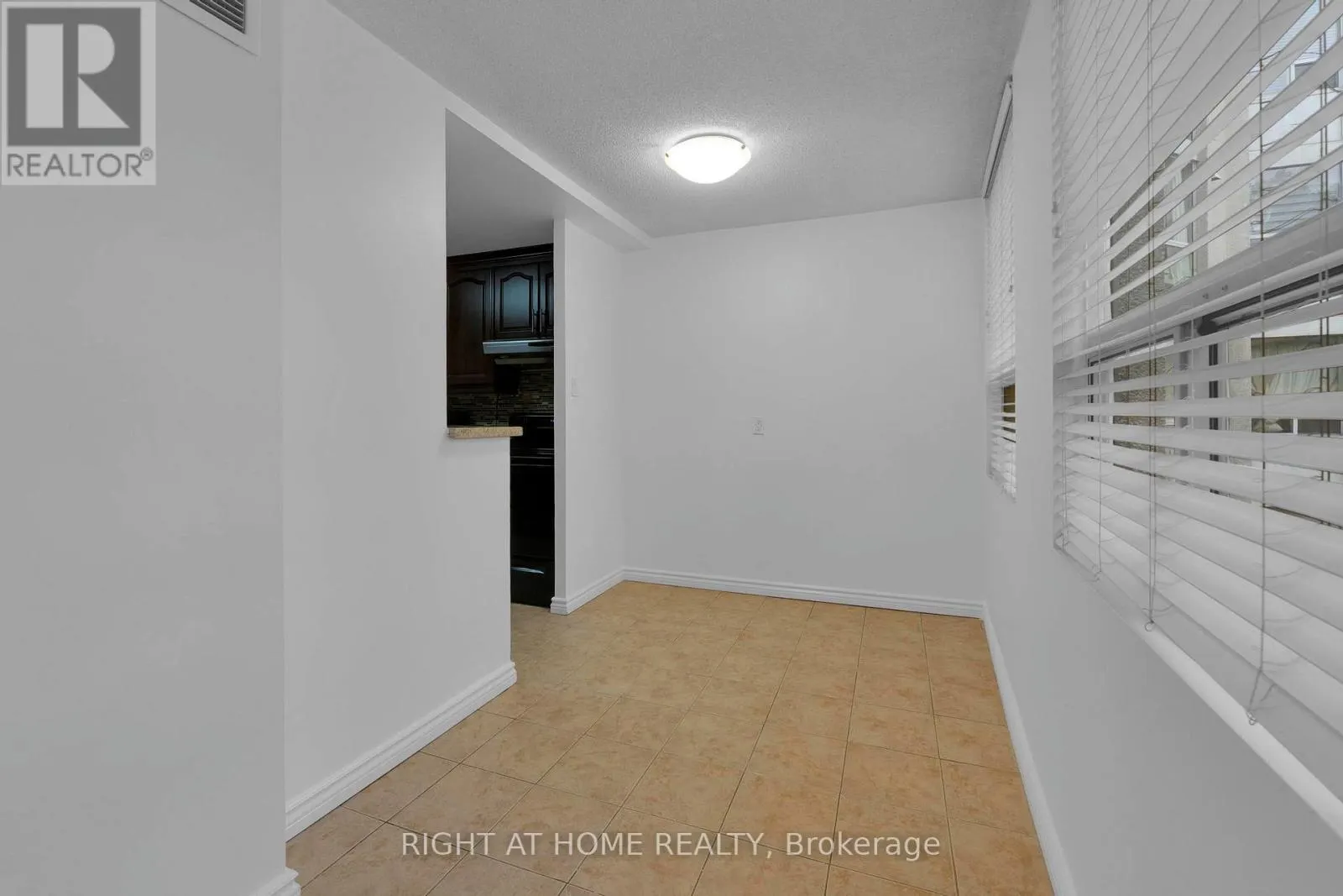 205 - 3650 KANEFF CRESCENT