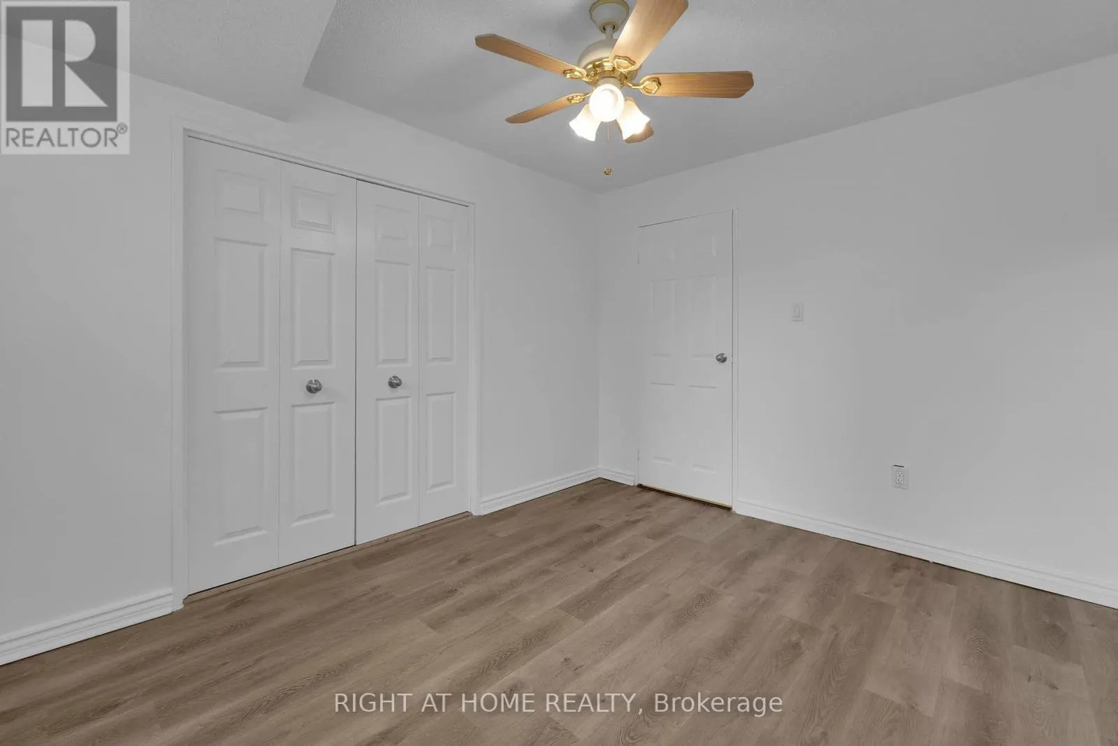 205 - 3650 KANEFF CRESCENT