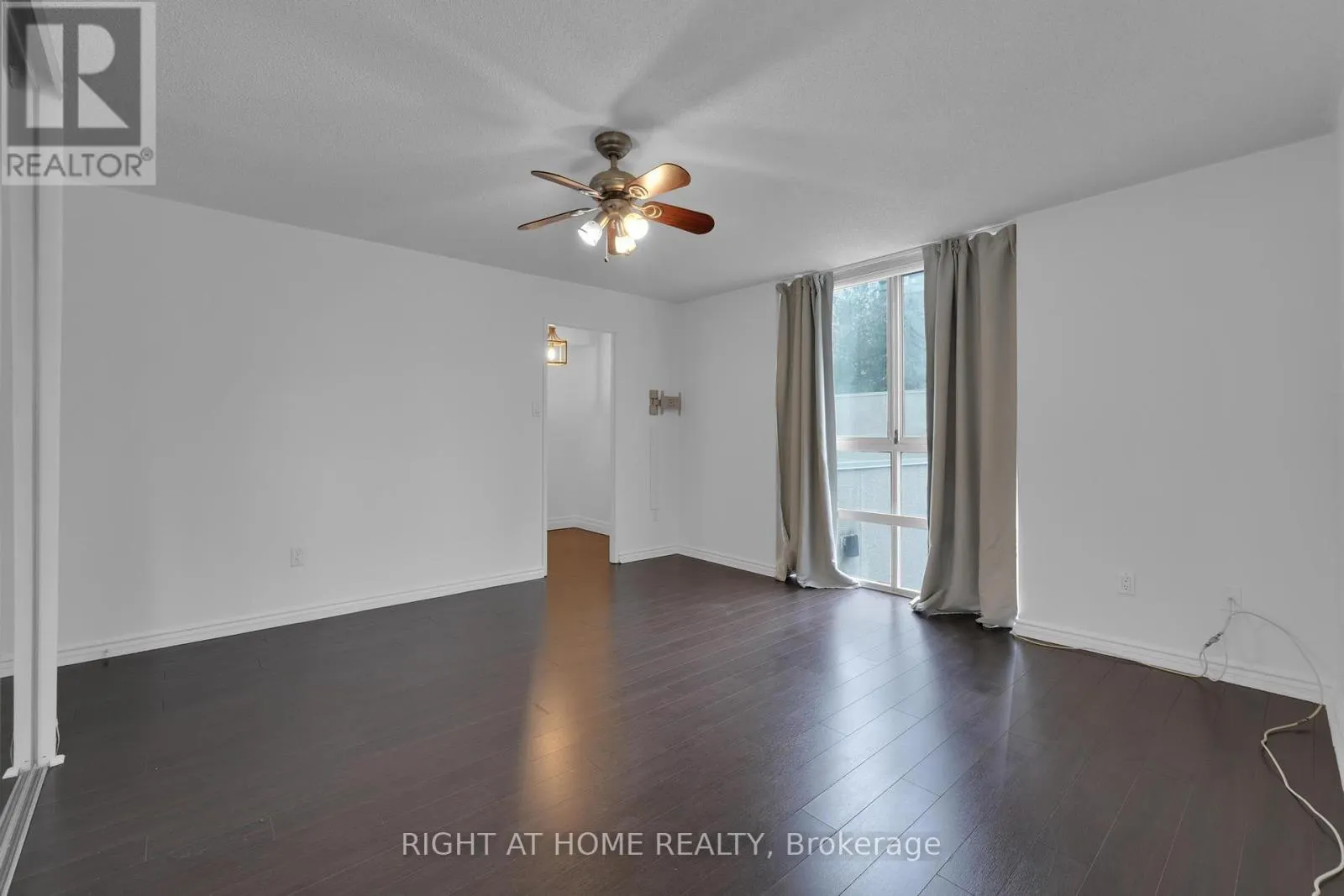 205 - 3650 KANEFF CRESCENT