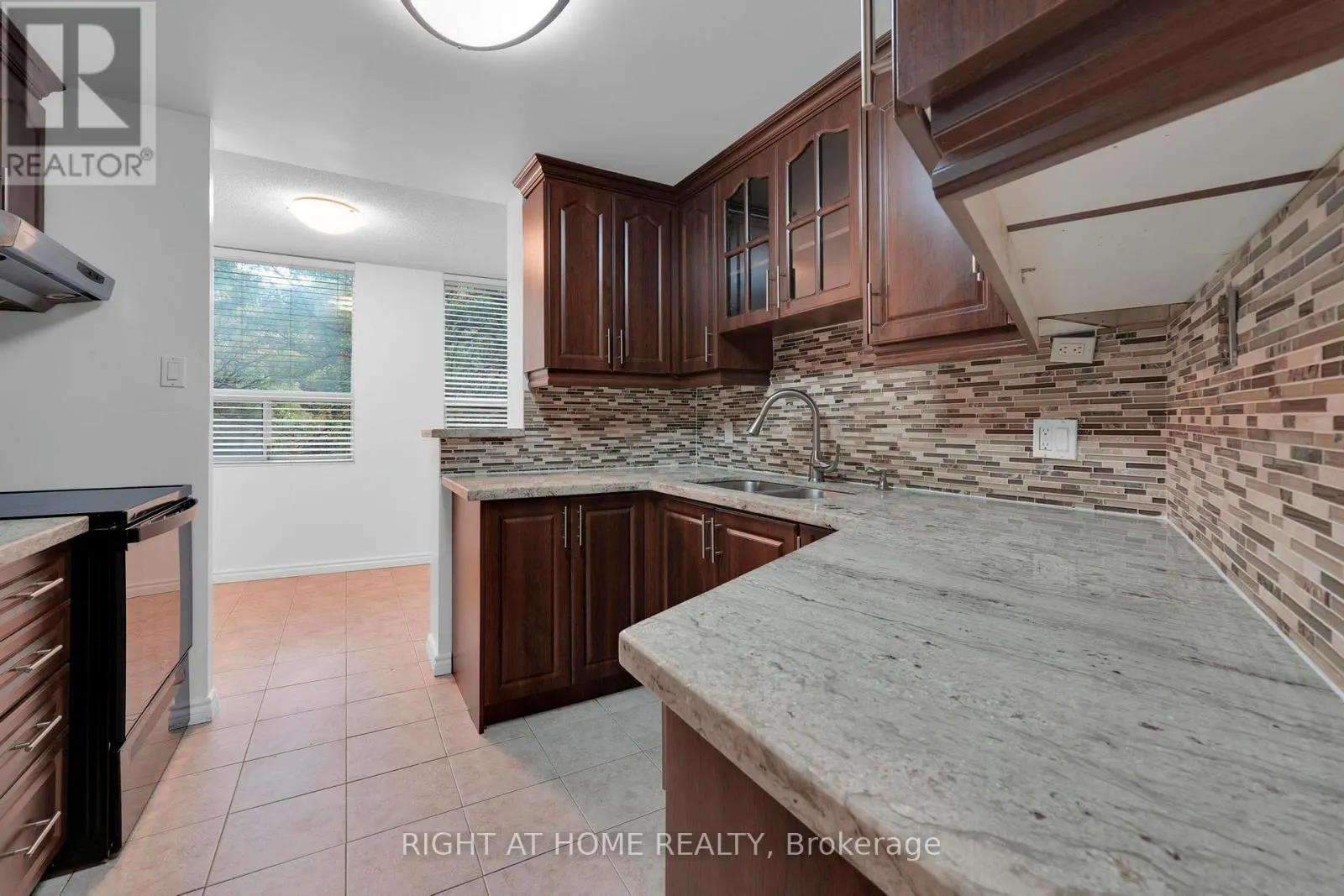 205 - 3650 KANEFF CRESCENT