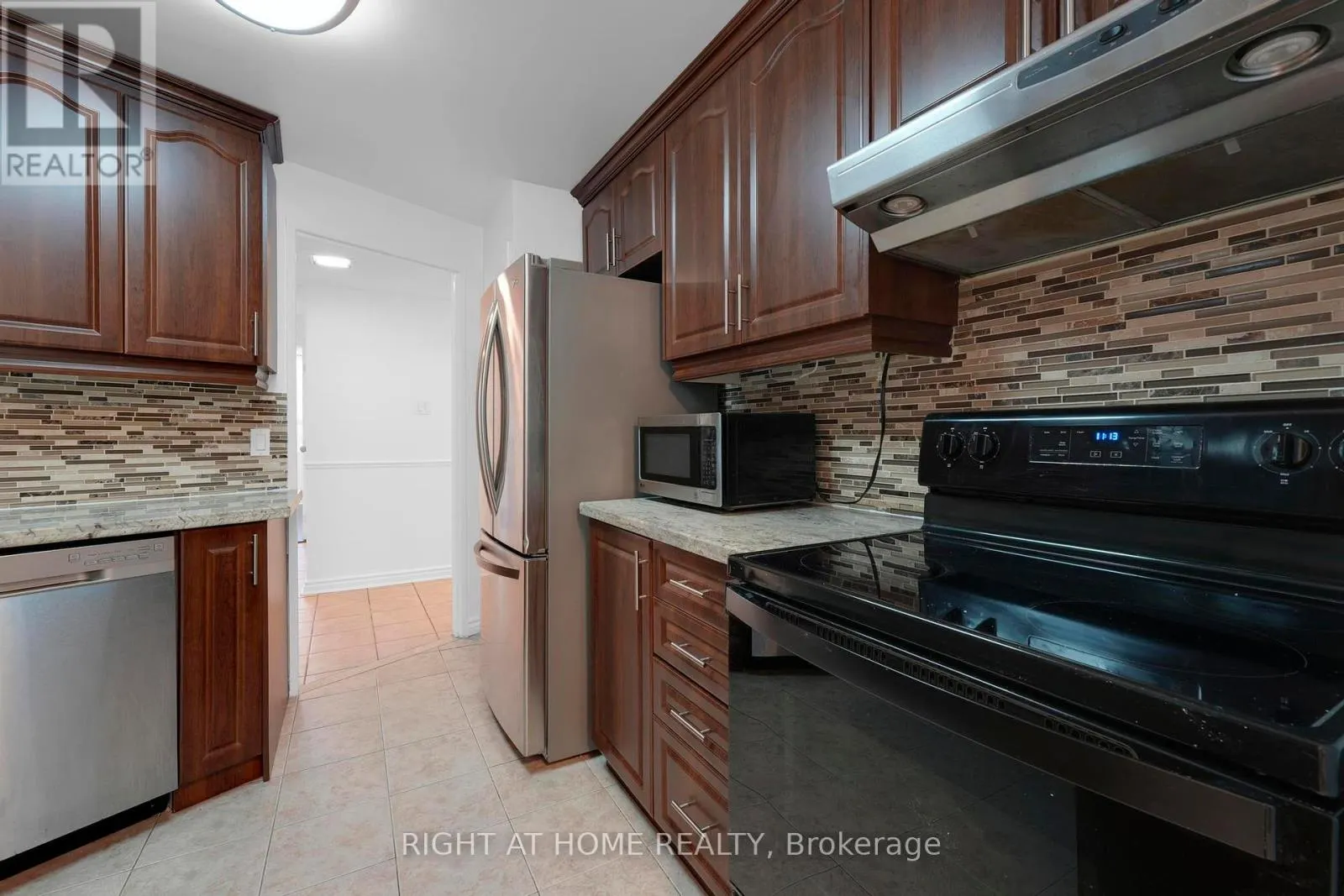 205 - 3650 KANEFF CRESCENT