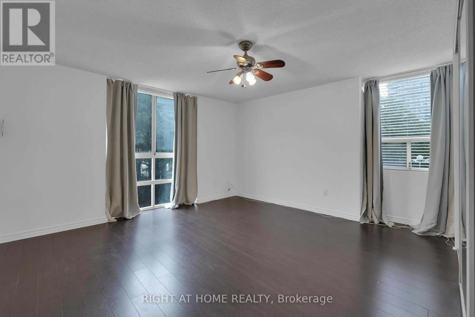 205 - 3650 KANEFF CRESCENT