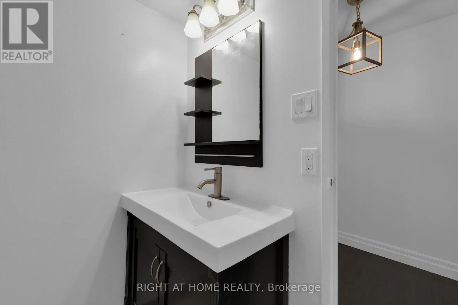 205 - 3650 KANEFF CRESCENT