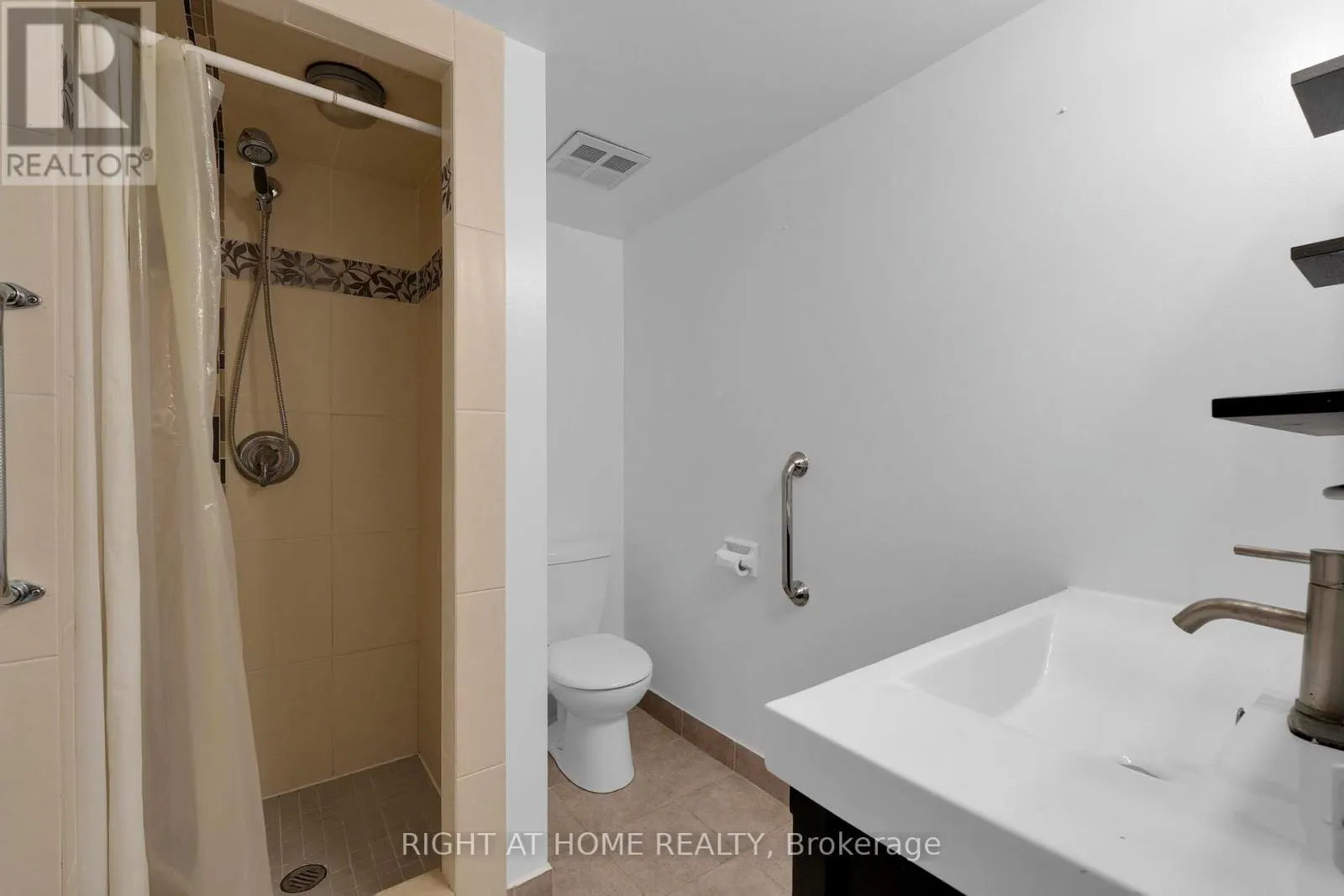 205 - 3650 KANEFF CRESCENT
