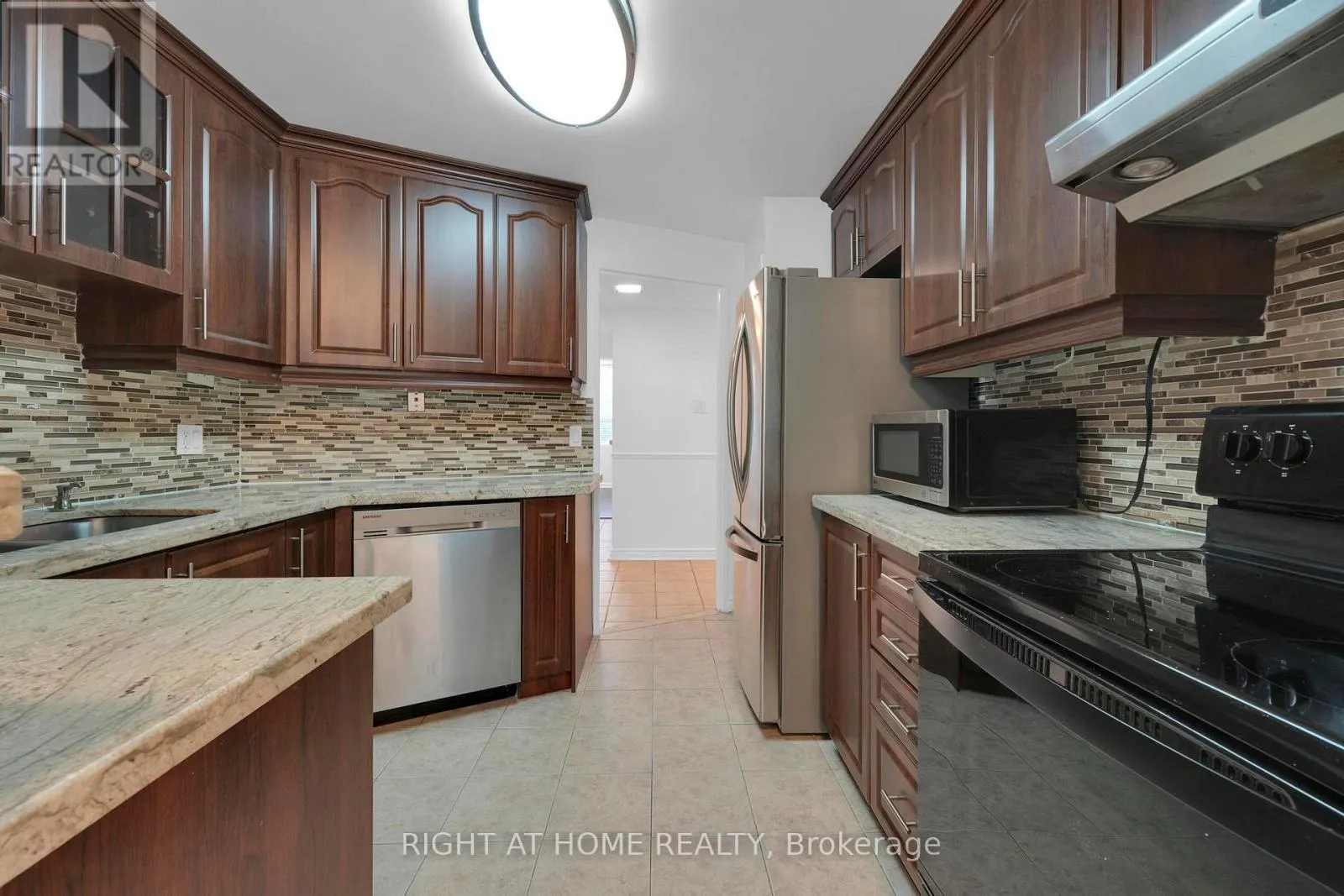 205 - 3650 KANEFF CRESCENT