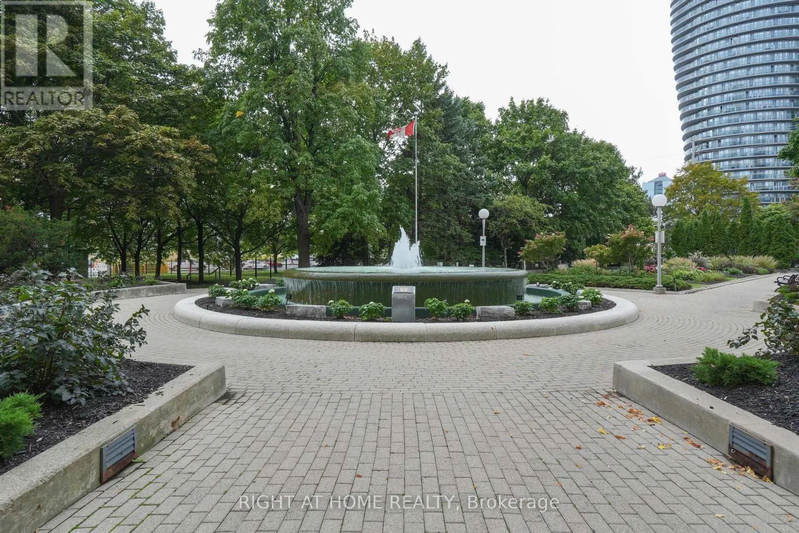 205 - 3650 KANEFF CRESCENT