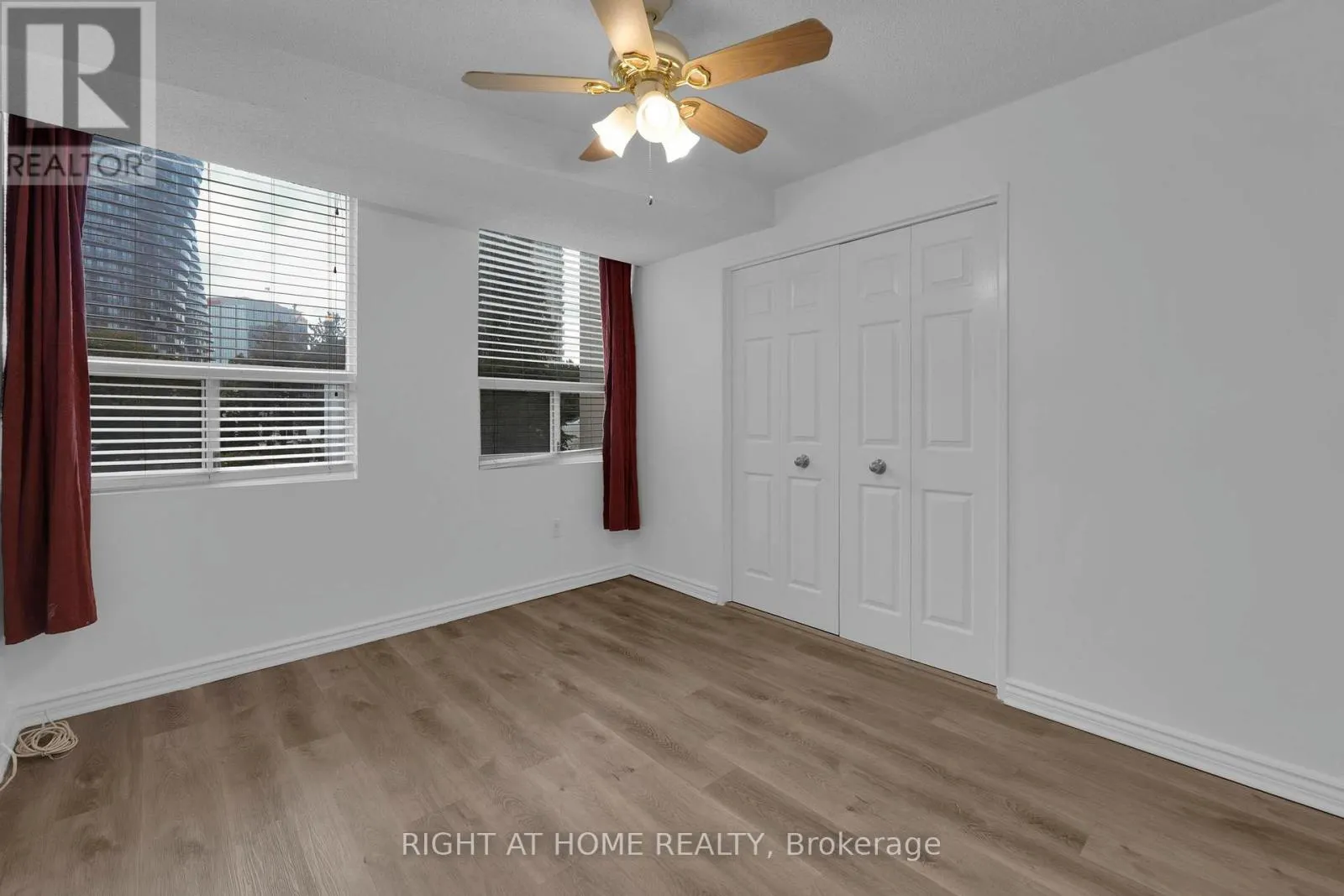 205 - 3650 KANEFF CRESCENT