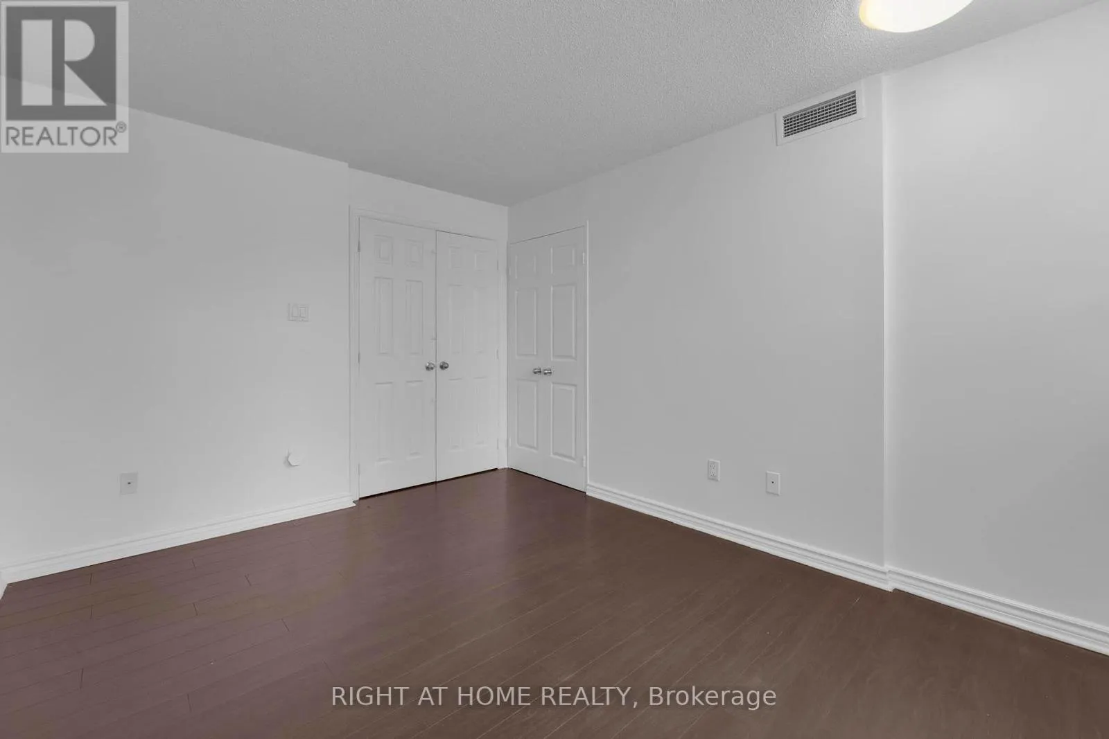 205 - 3650 KANEFF CRESCENT