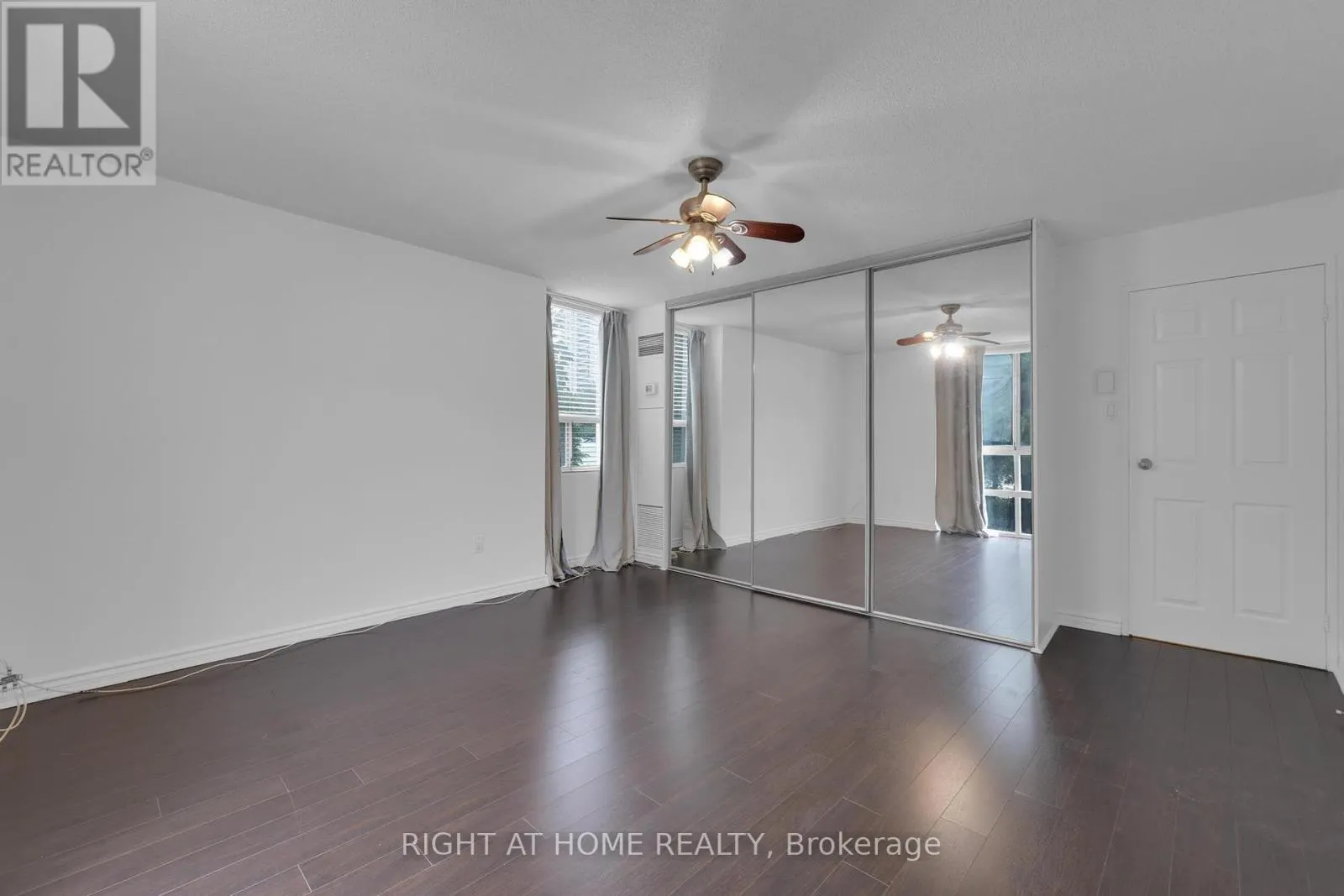 205 - 3650 KANEFF CRESCENT