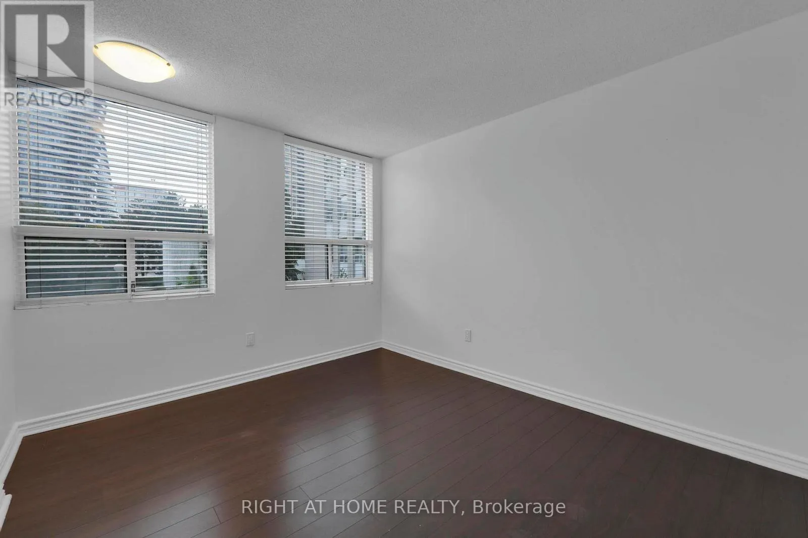 205 - 3650 KANEFF CRESCENT