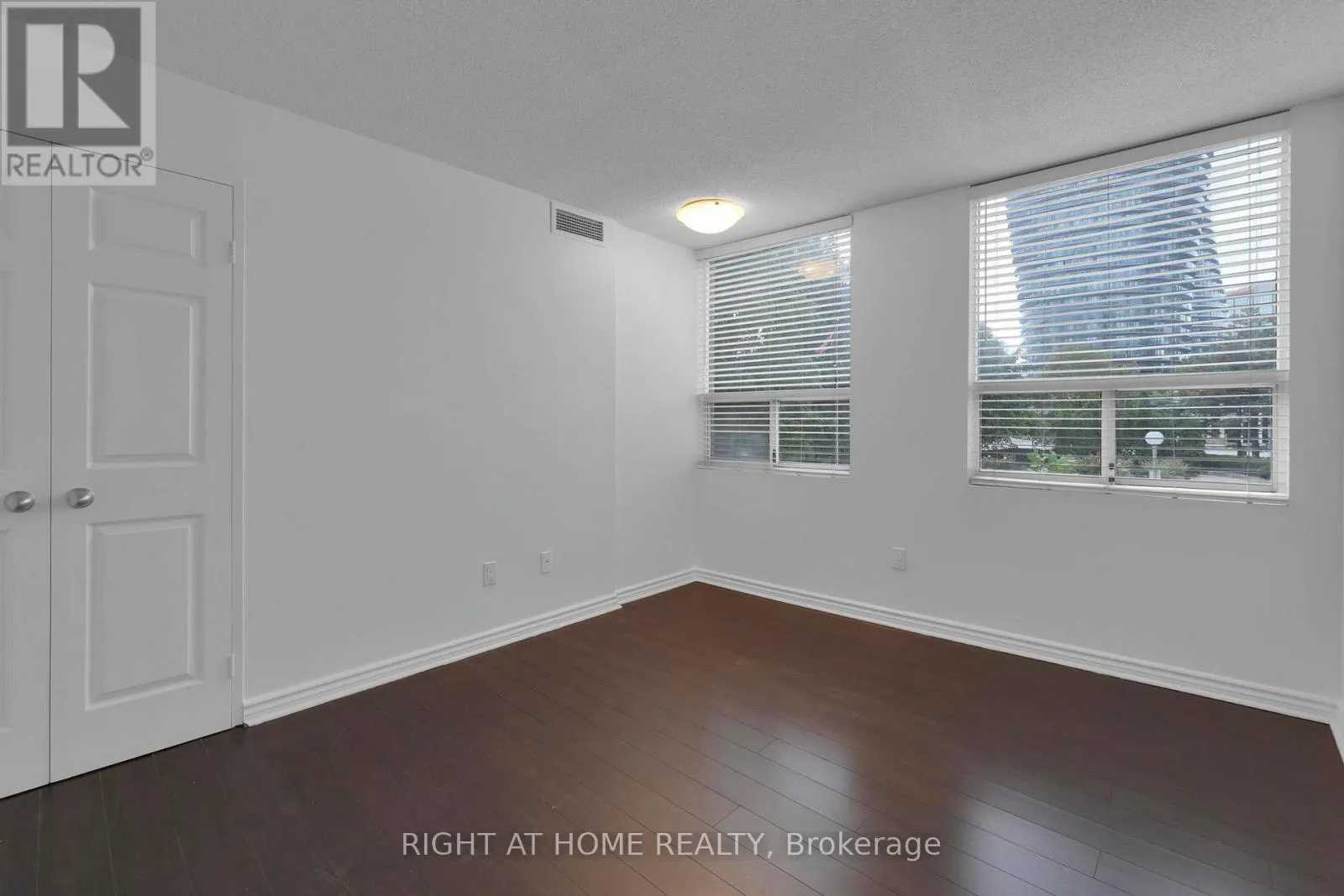 205 - 3650 KANEFF CRESCENT