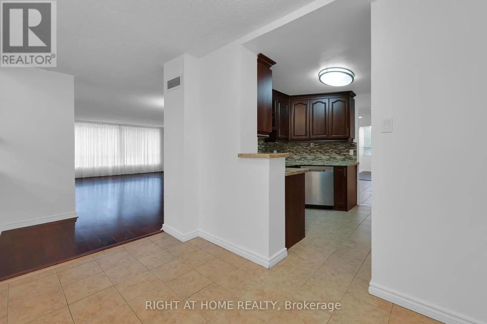 205 - 3650 KANEFF CRESCENT