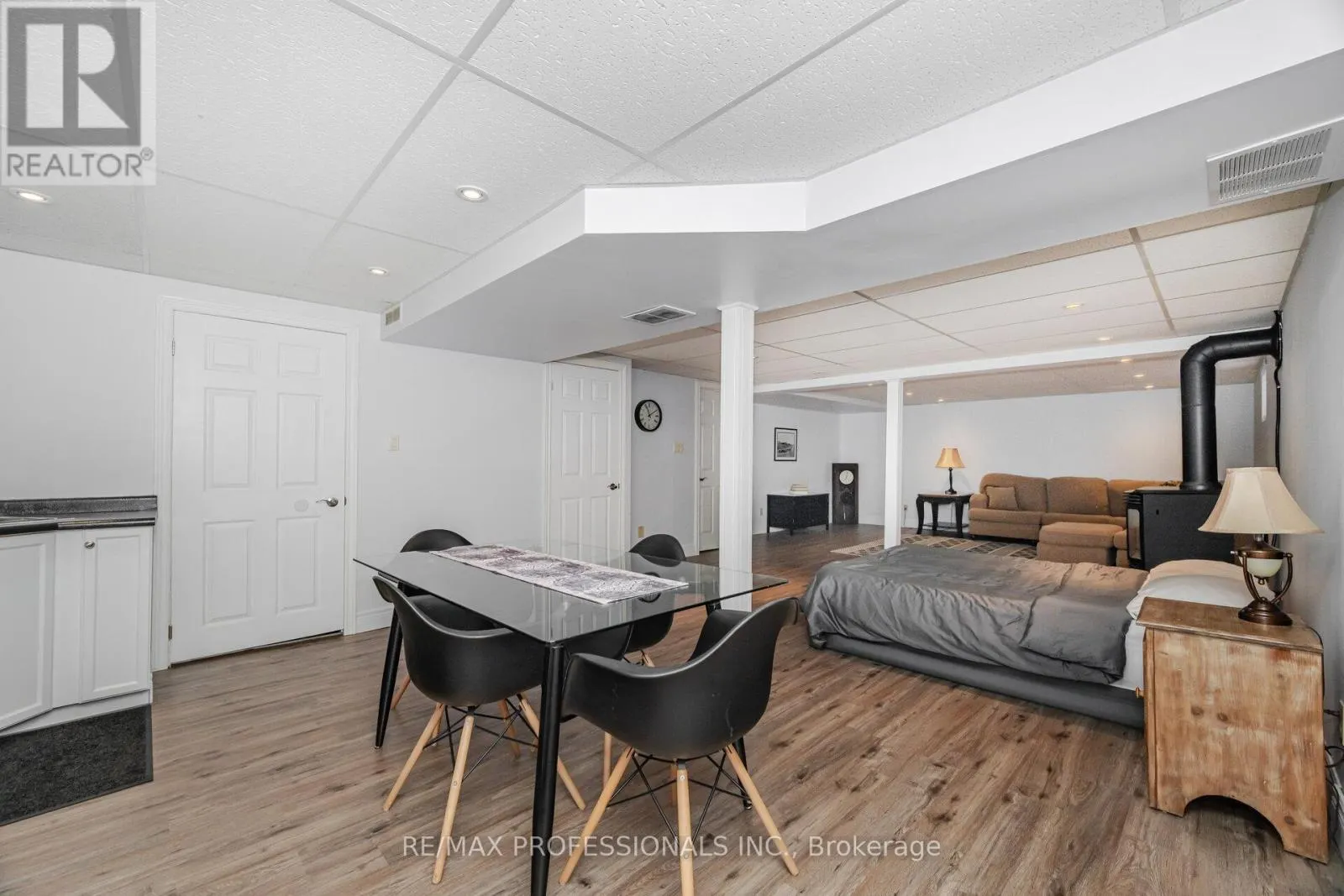 6 CAIRNMORE COURT