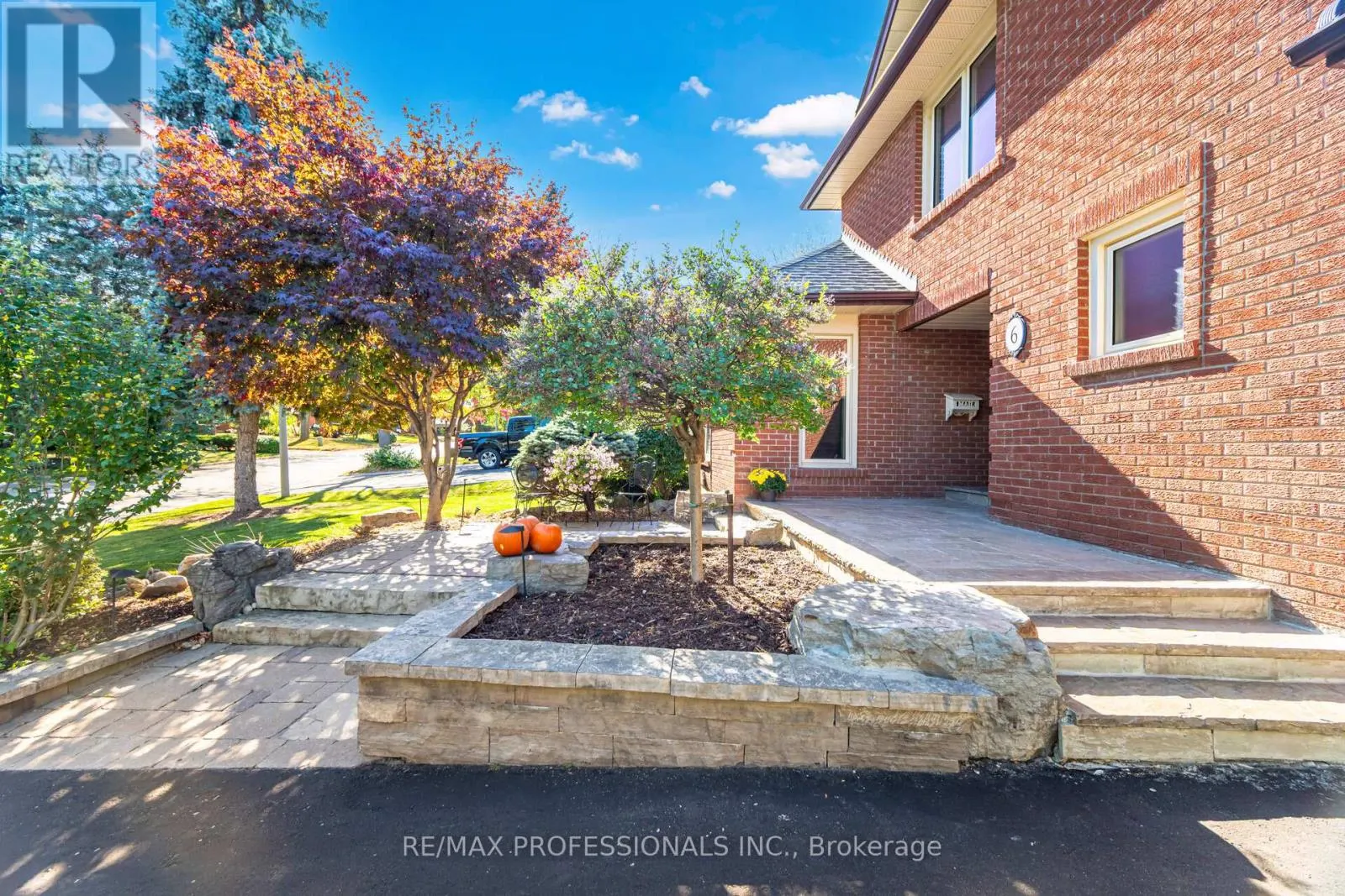 6 CAIRNMORE COURT