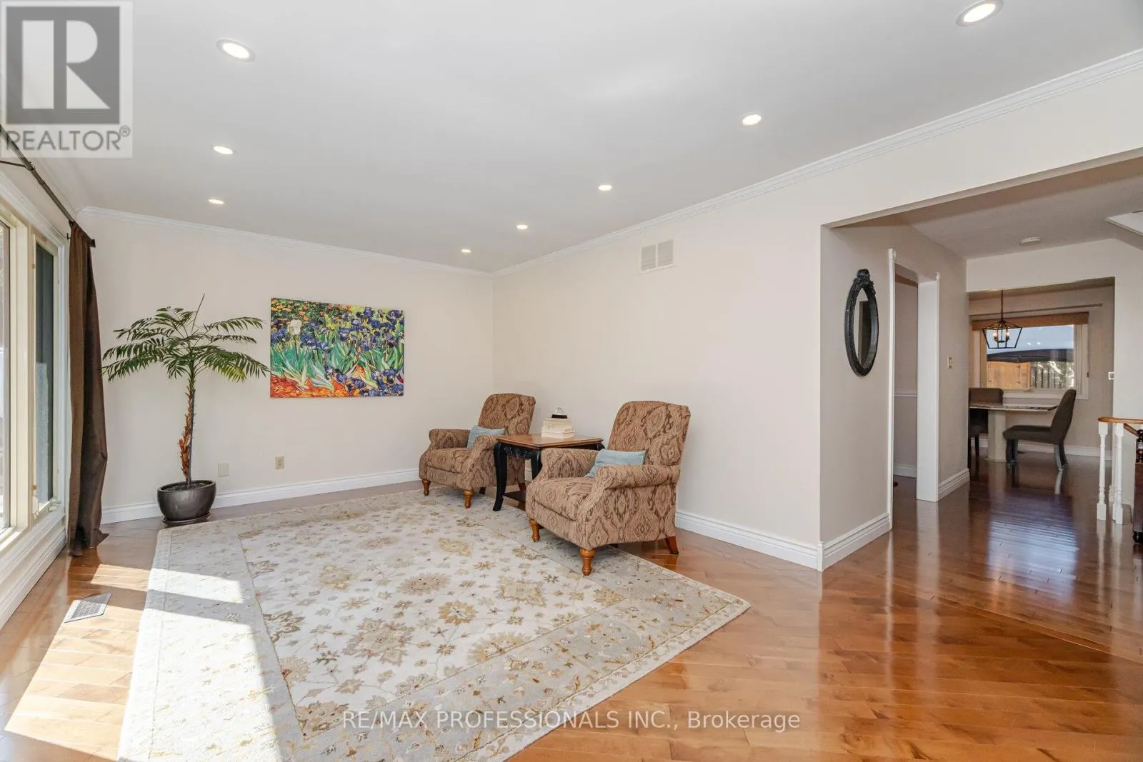 6 CAIRNMORE COURT