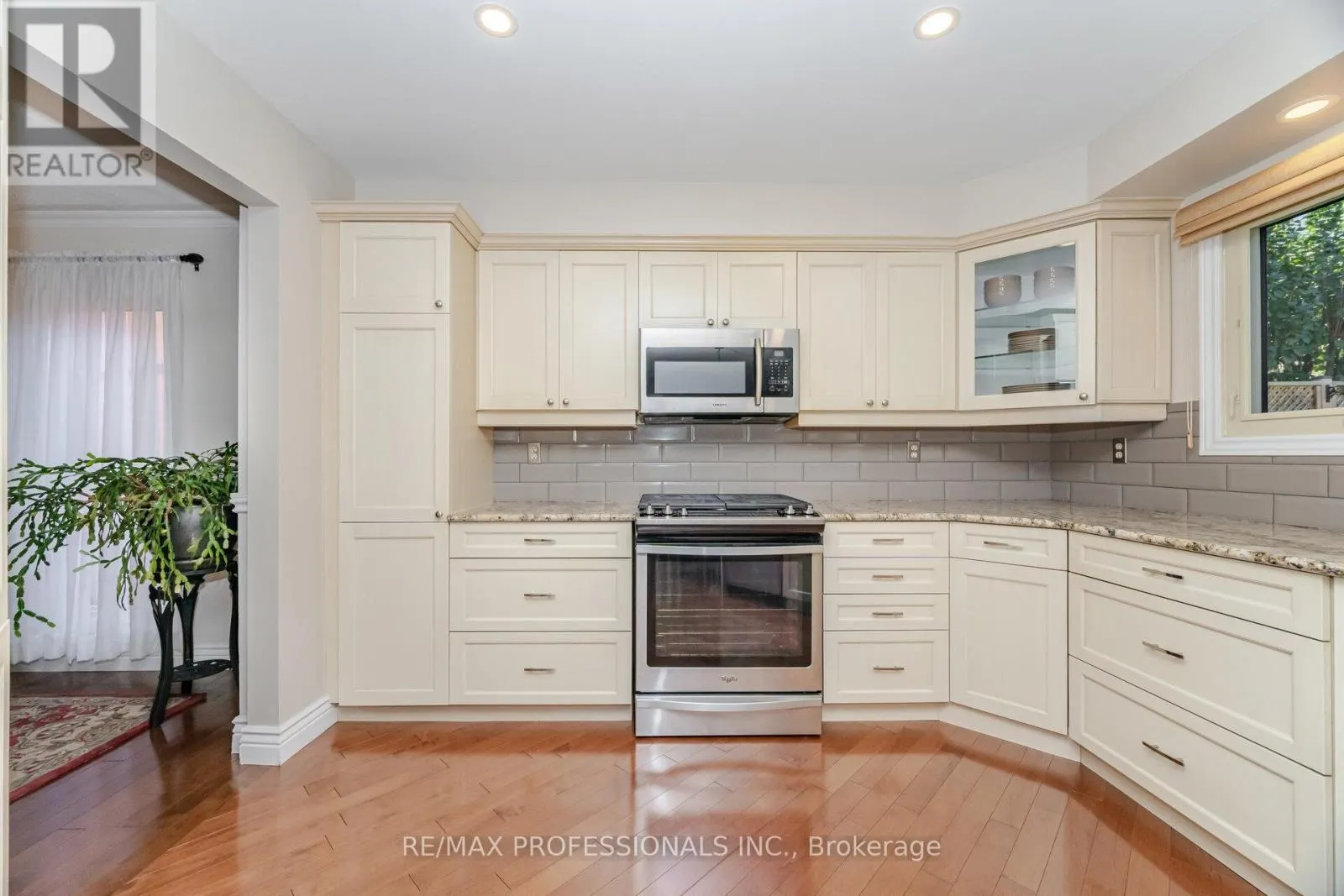 6 CAIRNMORE COURT
