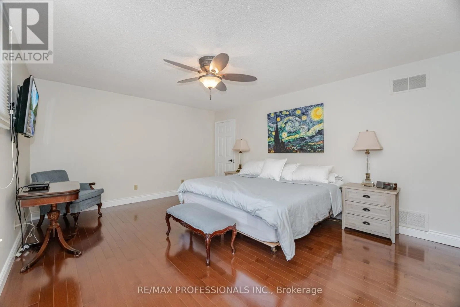 6 CAIRNMORE COURT