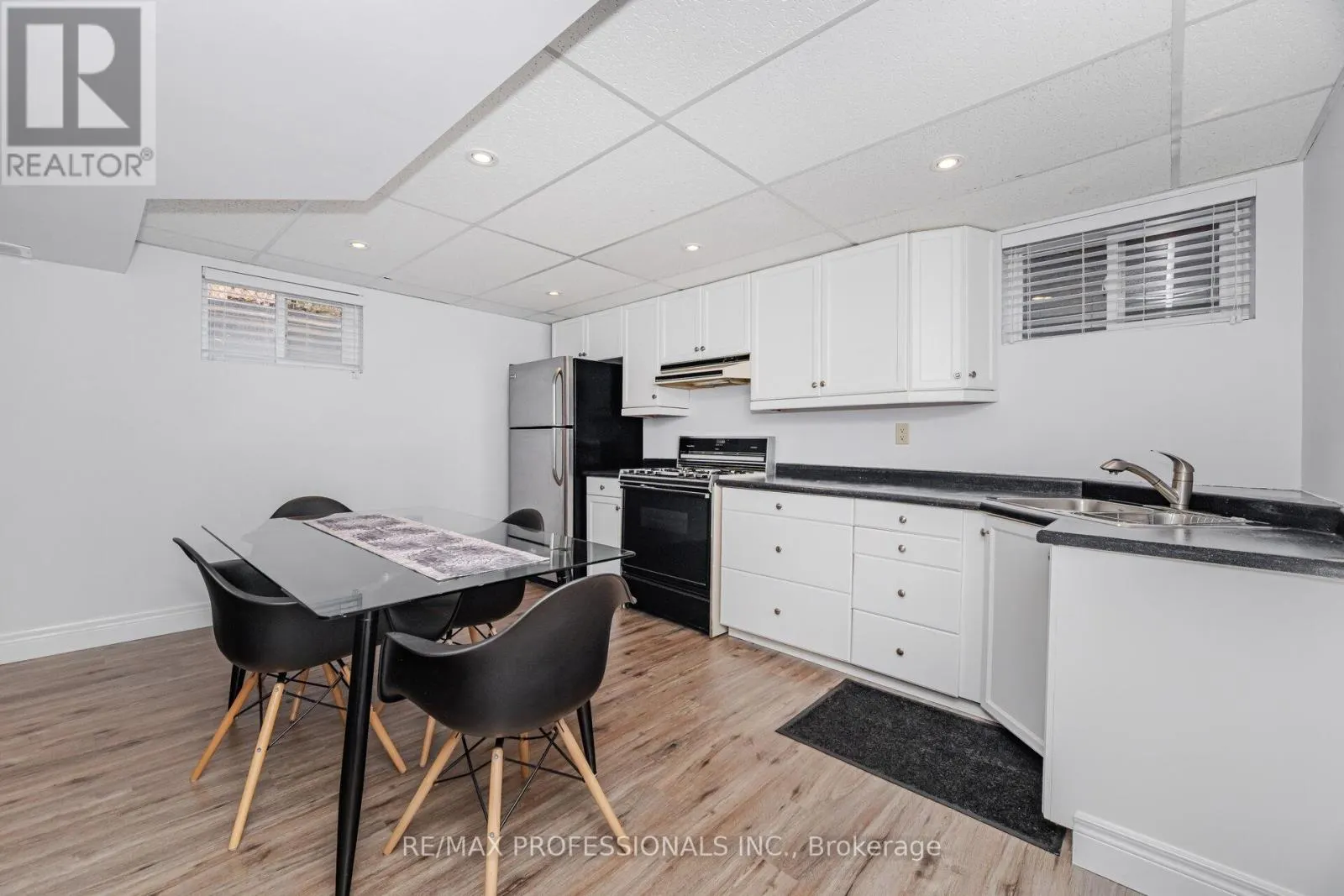 6 CAIRNMORE COURT