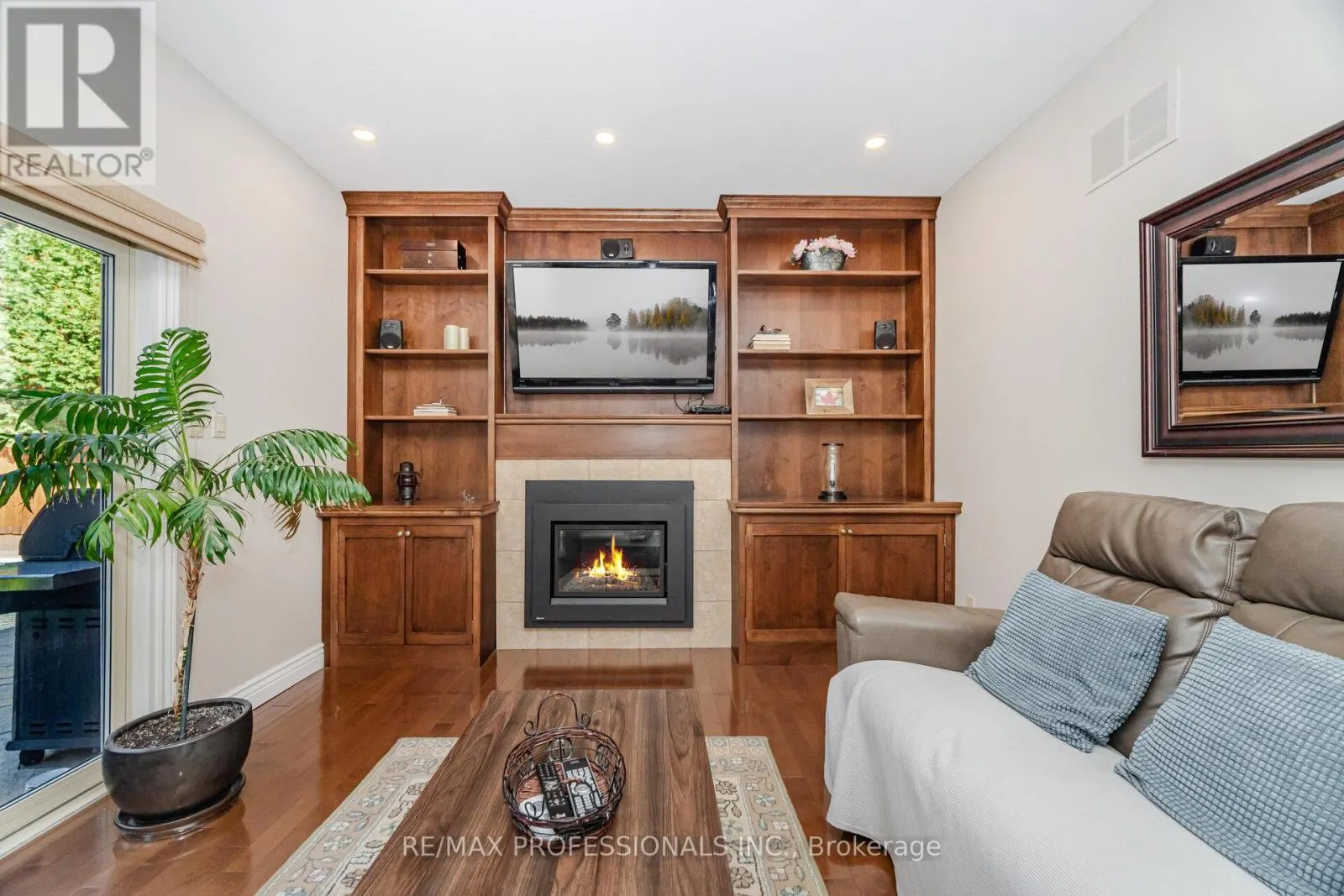 6 CAIRNMORE COURT