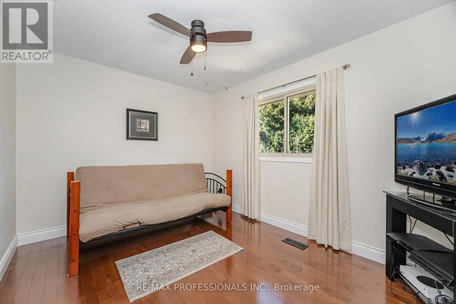 6 CAIRNMORE COURT