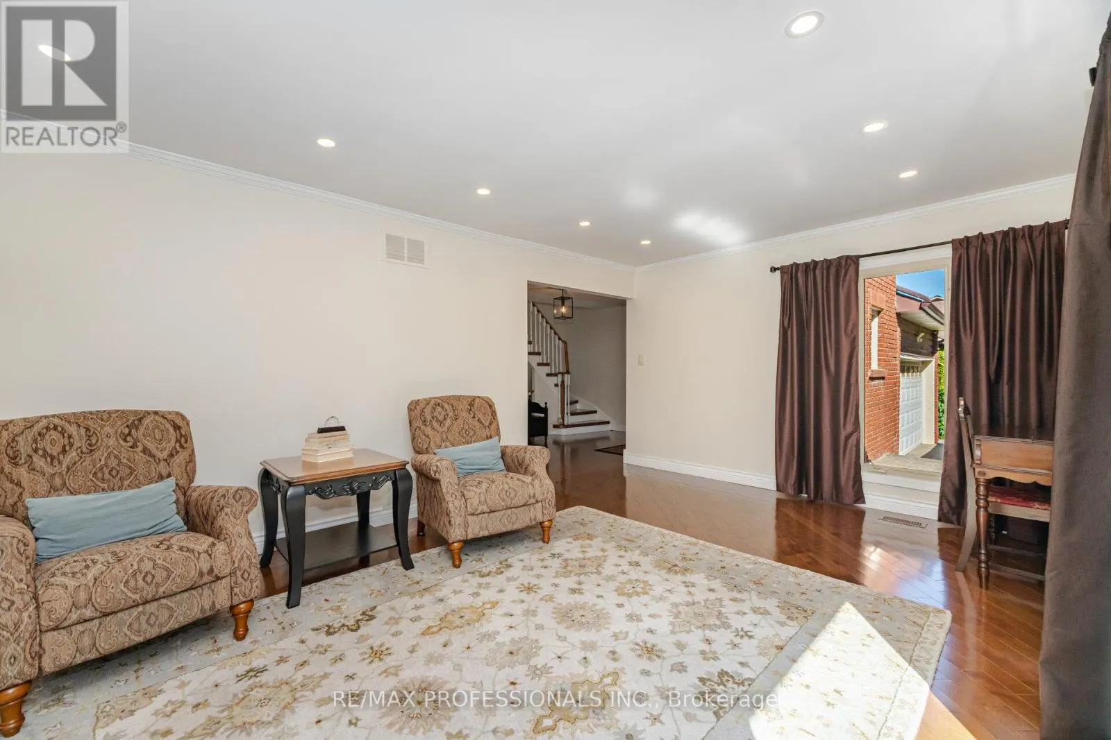 6 CAIRNMORE COURT