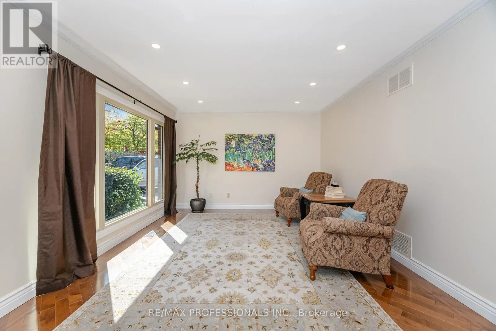 6 CAIRNMORE COURT