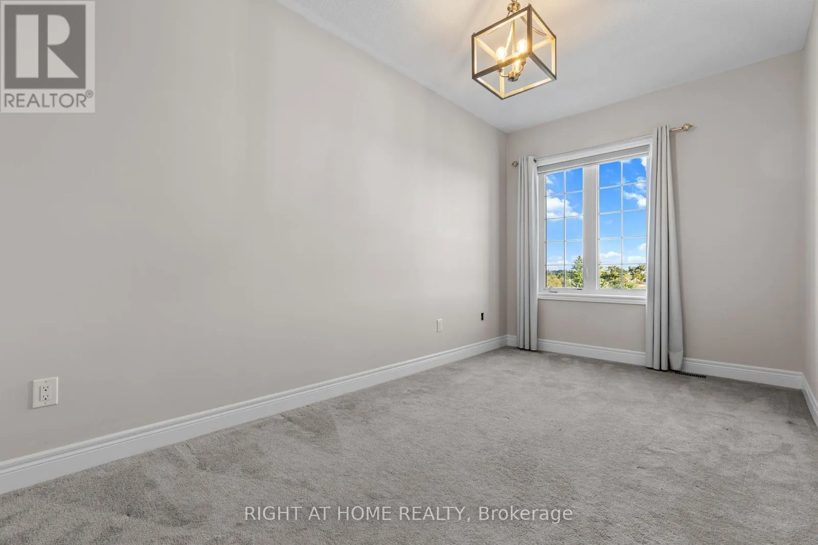 23 DUFFEL CRESCENT