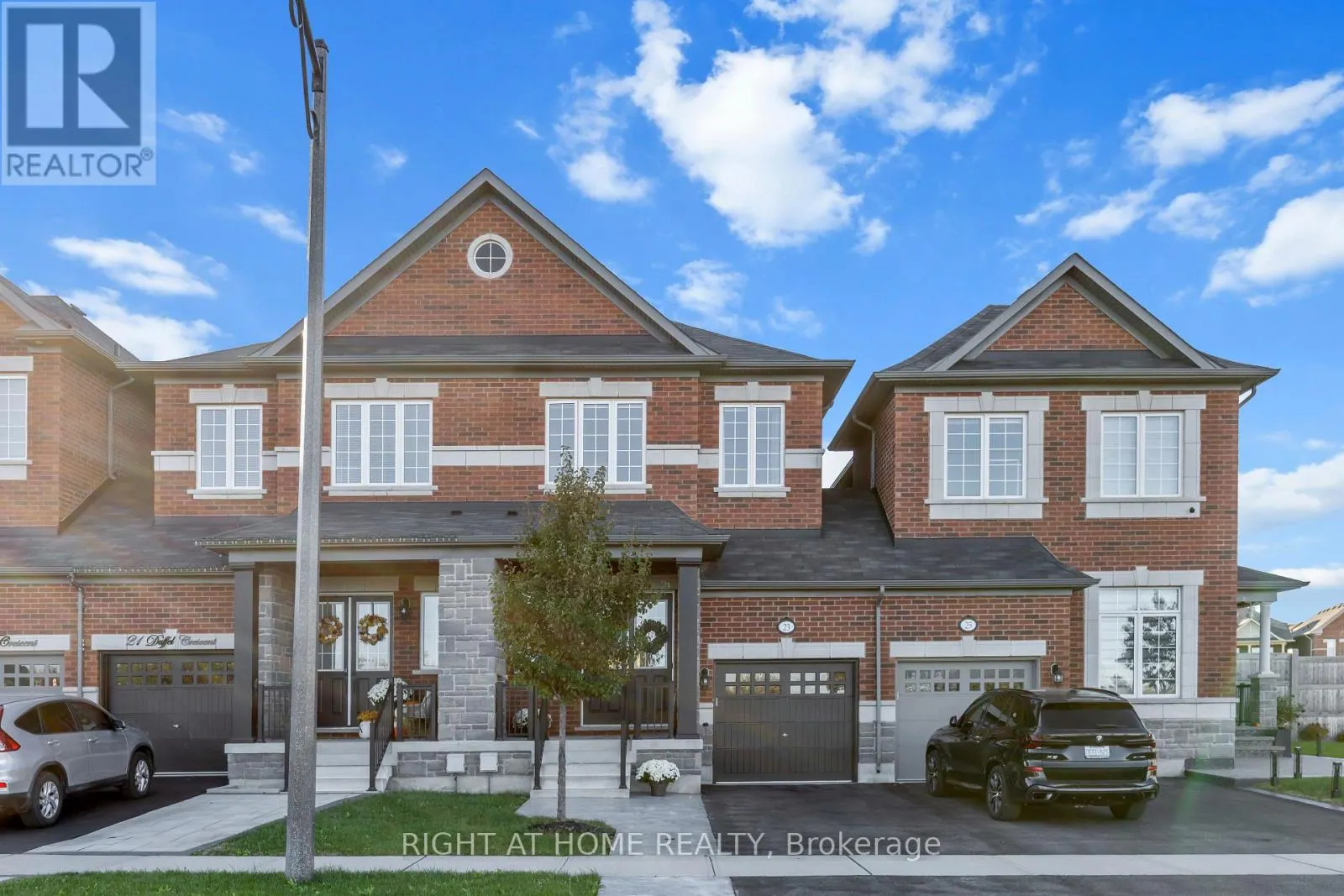 23 DUFFEL CRESCENT