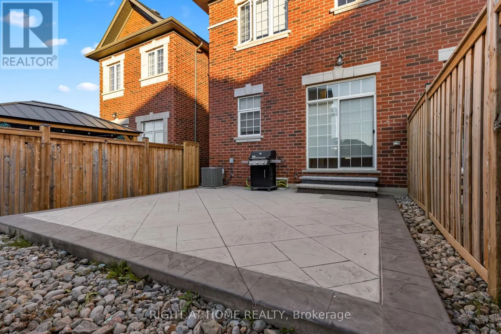 23 DUFFEL CRESCENT