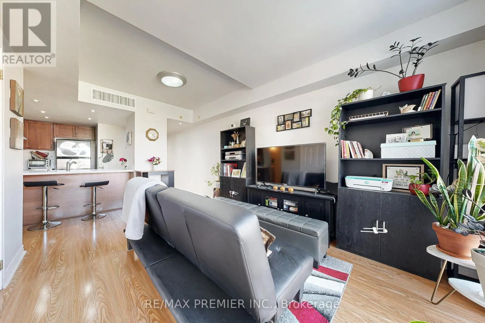2046 - 3033 FINCH AVENUE