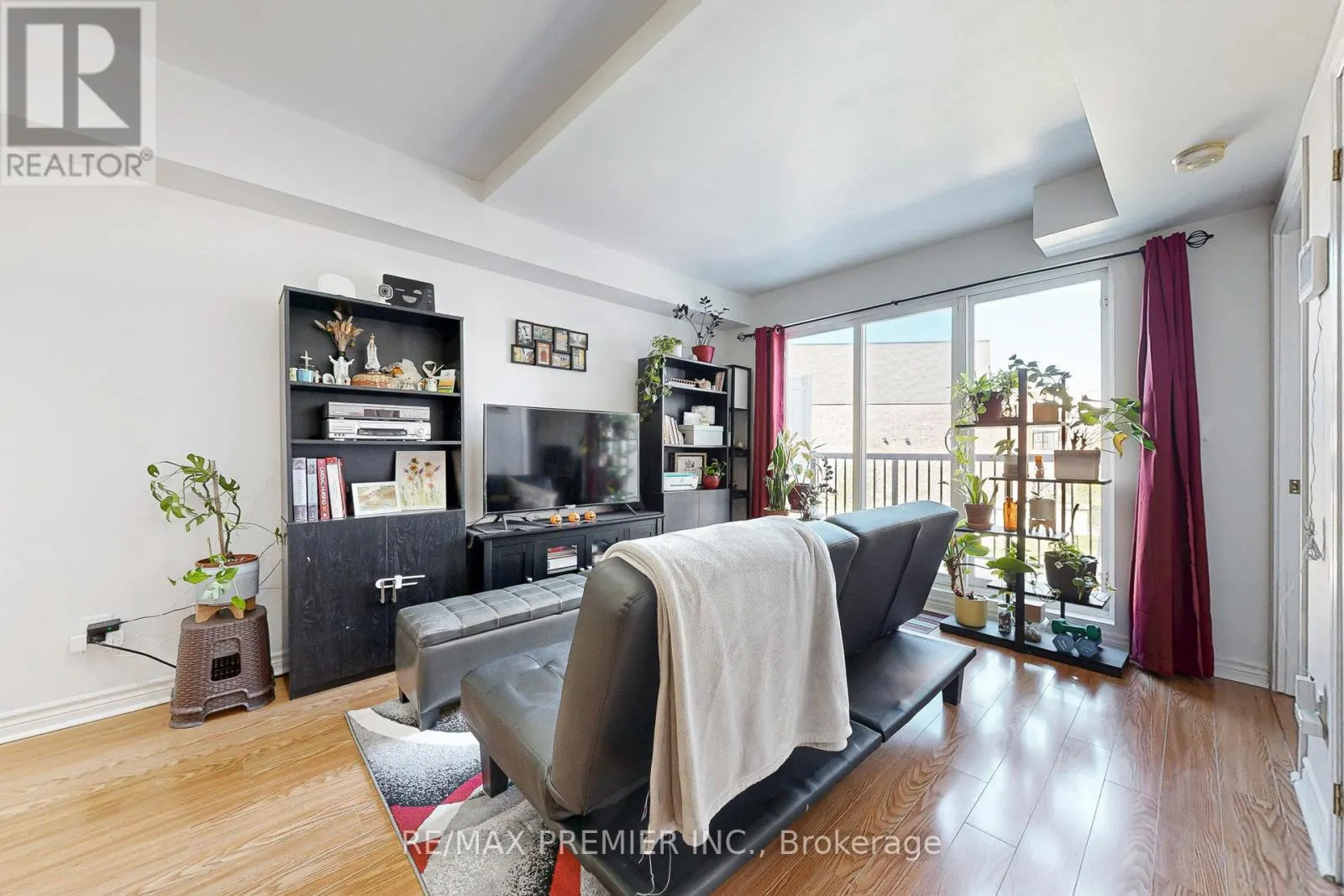 2046 - 3033 FINCH AVENUE