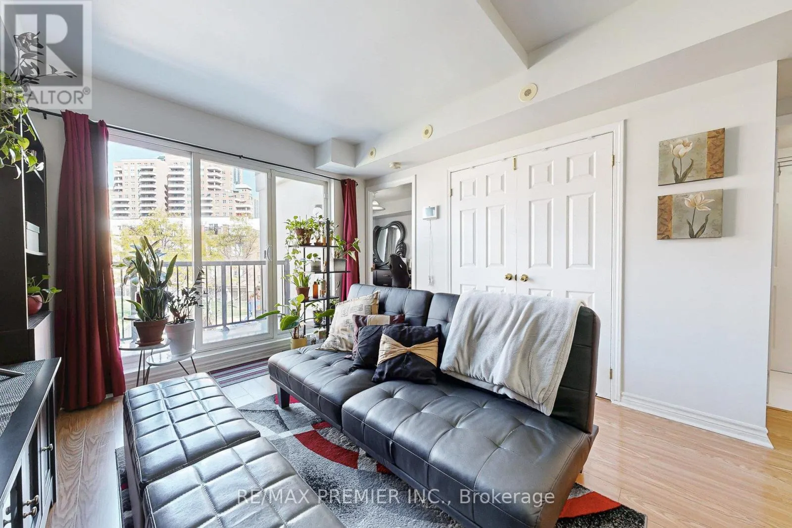 2046 - 3033 FINCH AVENUE
