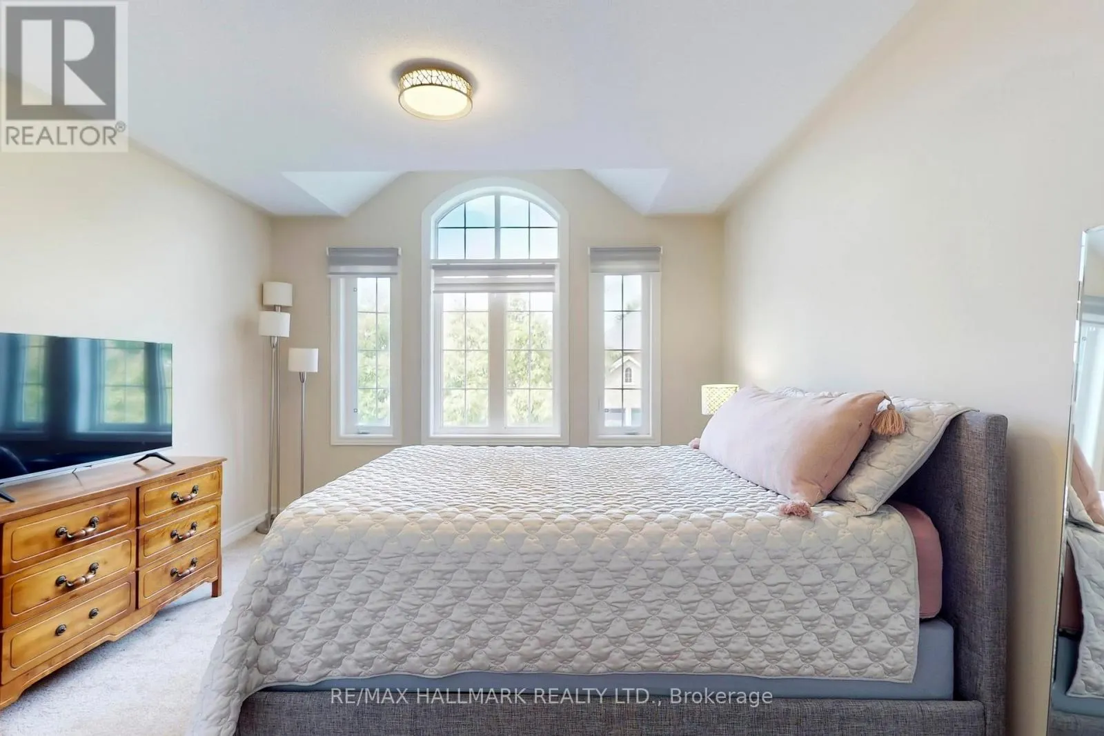 33 BORLAND CRESCENT