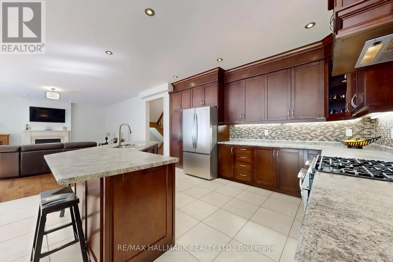33 BORLAND CRESCENT
