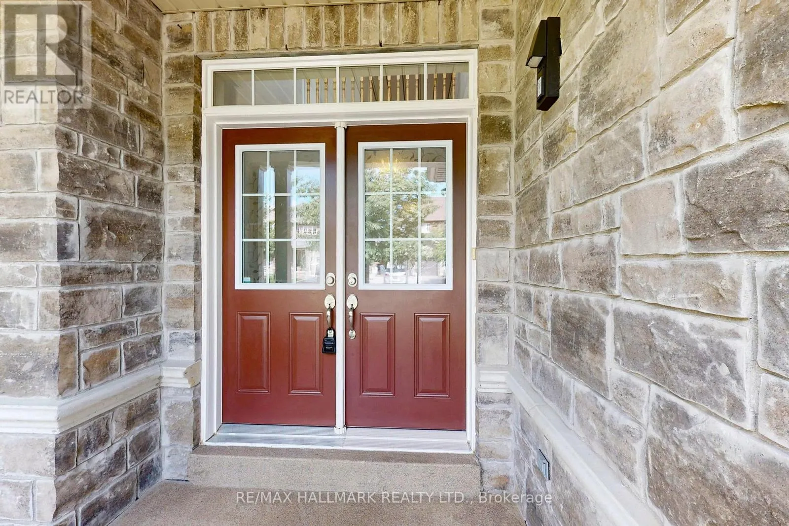 33 BORLAND CRESCENT