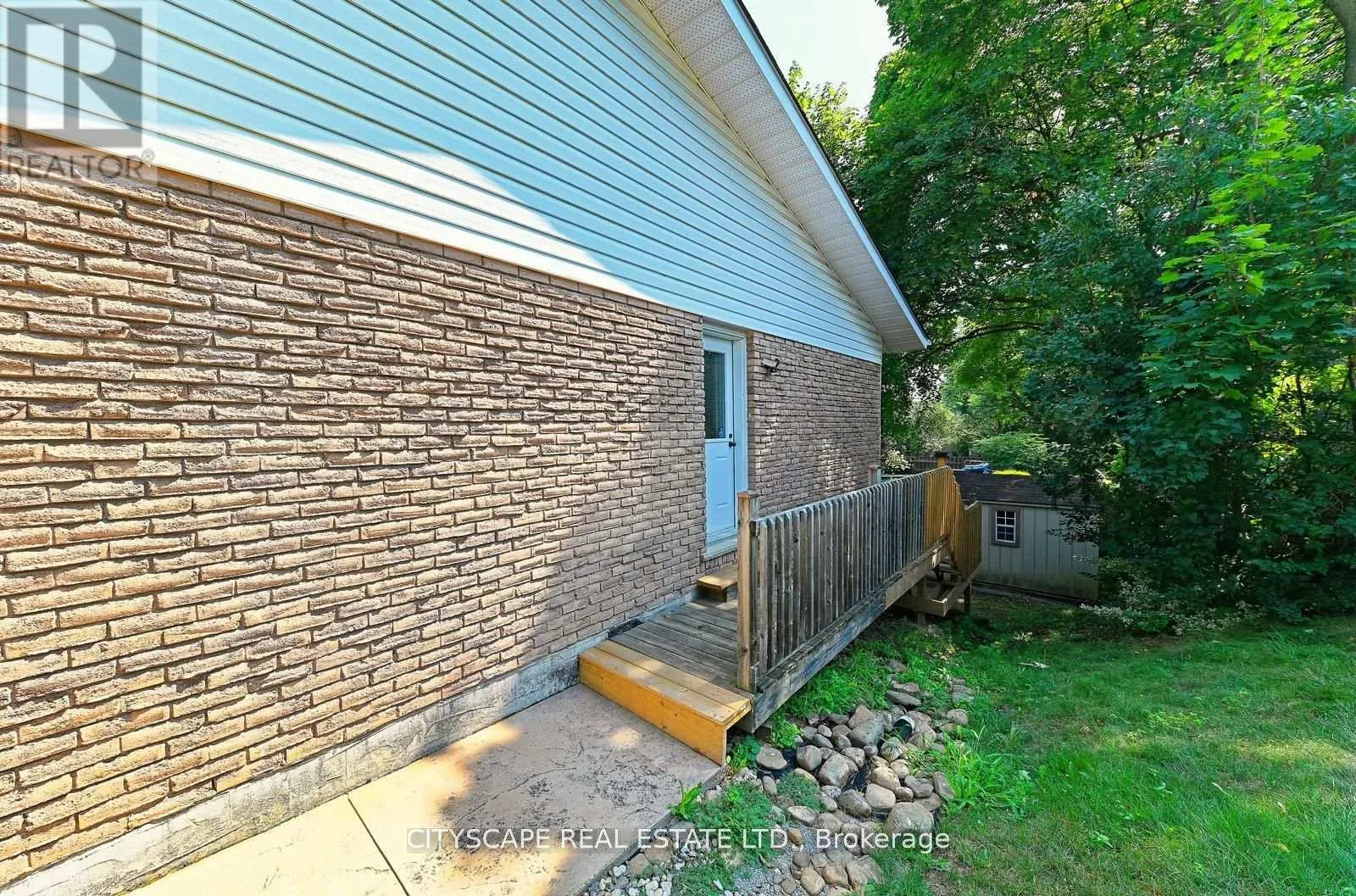 354 PLAINS ROAD W