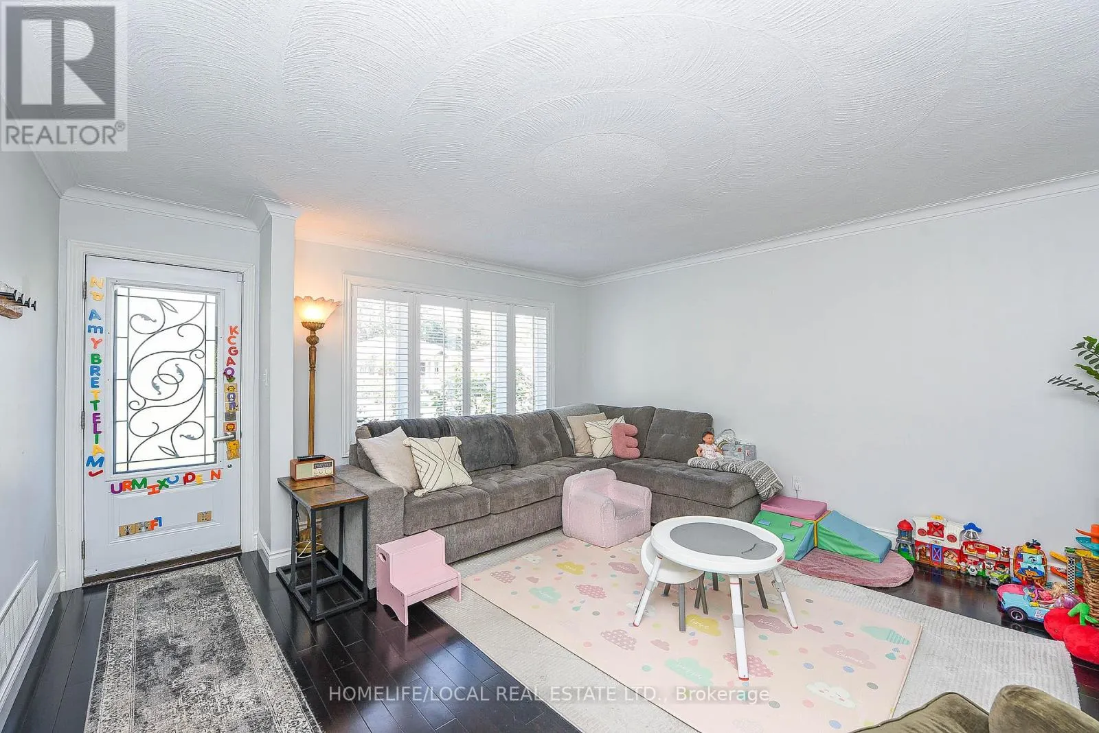 570 EXBURY CRESCENT