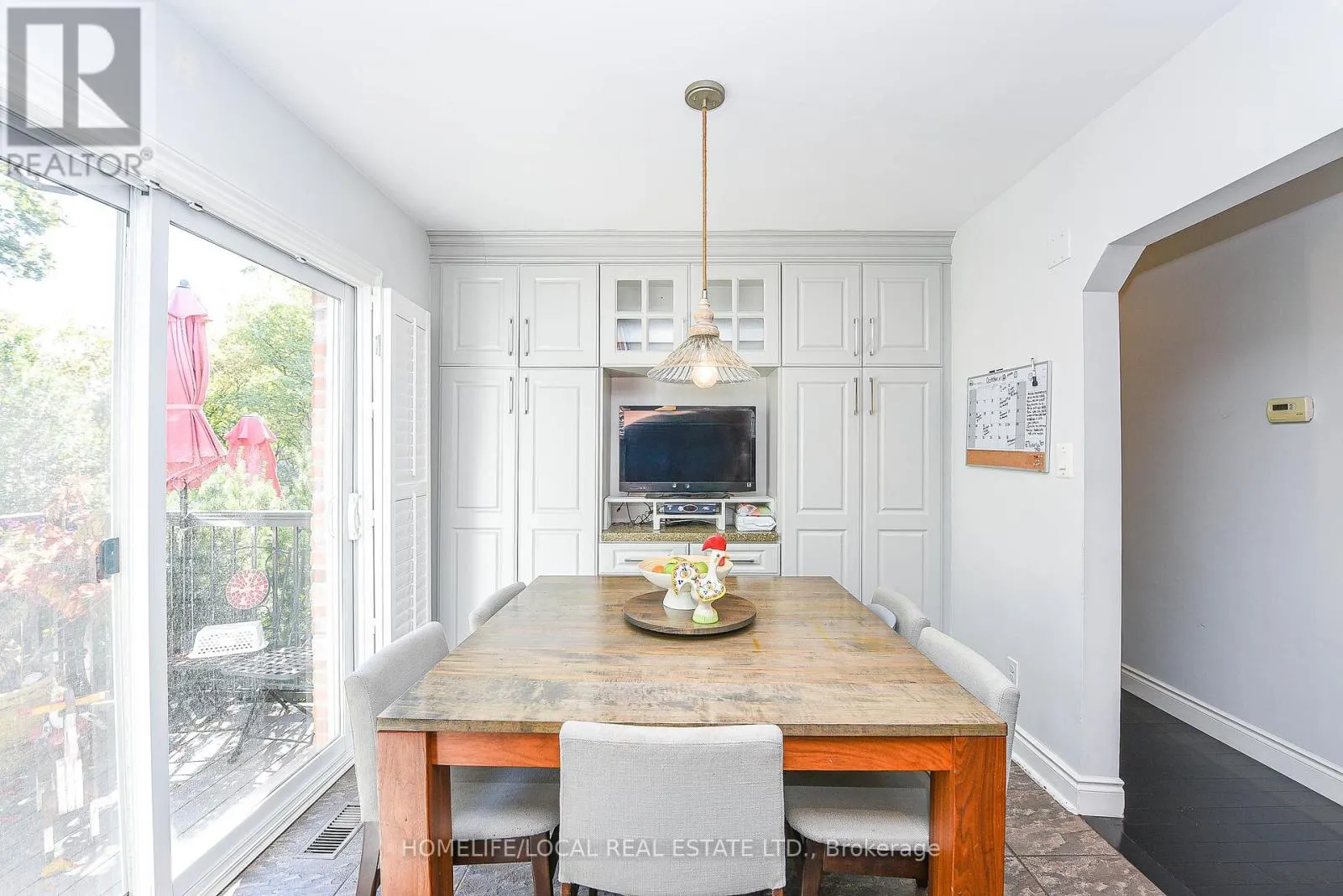 570 EXBURY CRESCENT