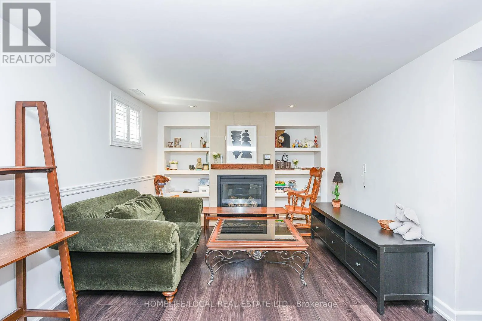 570 EXBURY CRESCENT