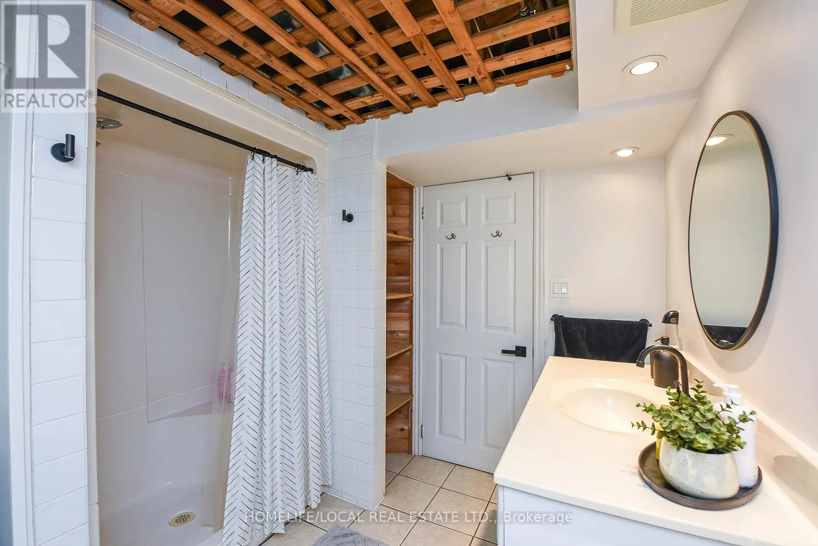 570 EXBURY CRESCENT