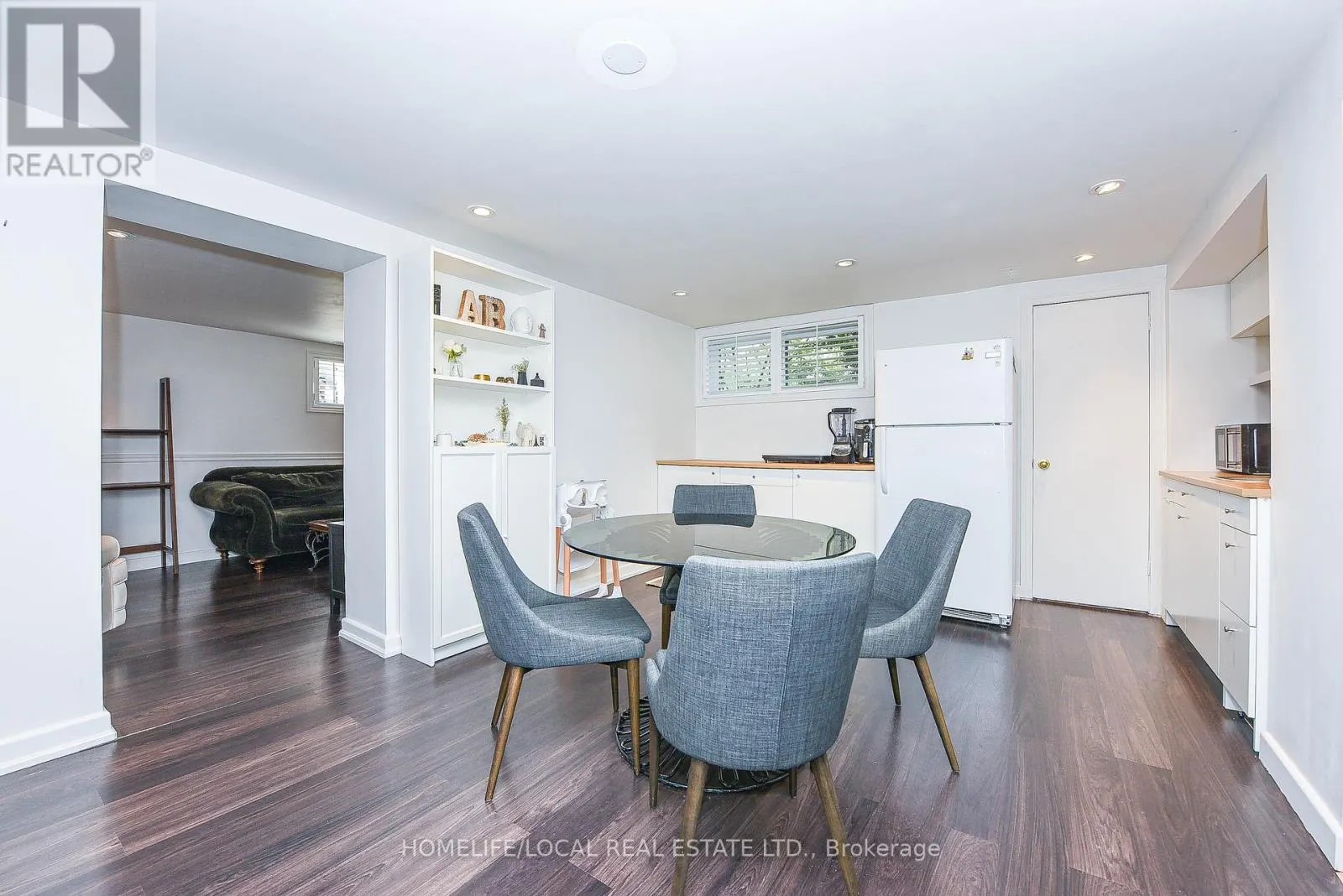570 EXBURY CRESCENT