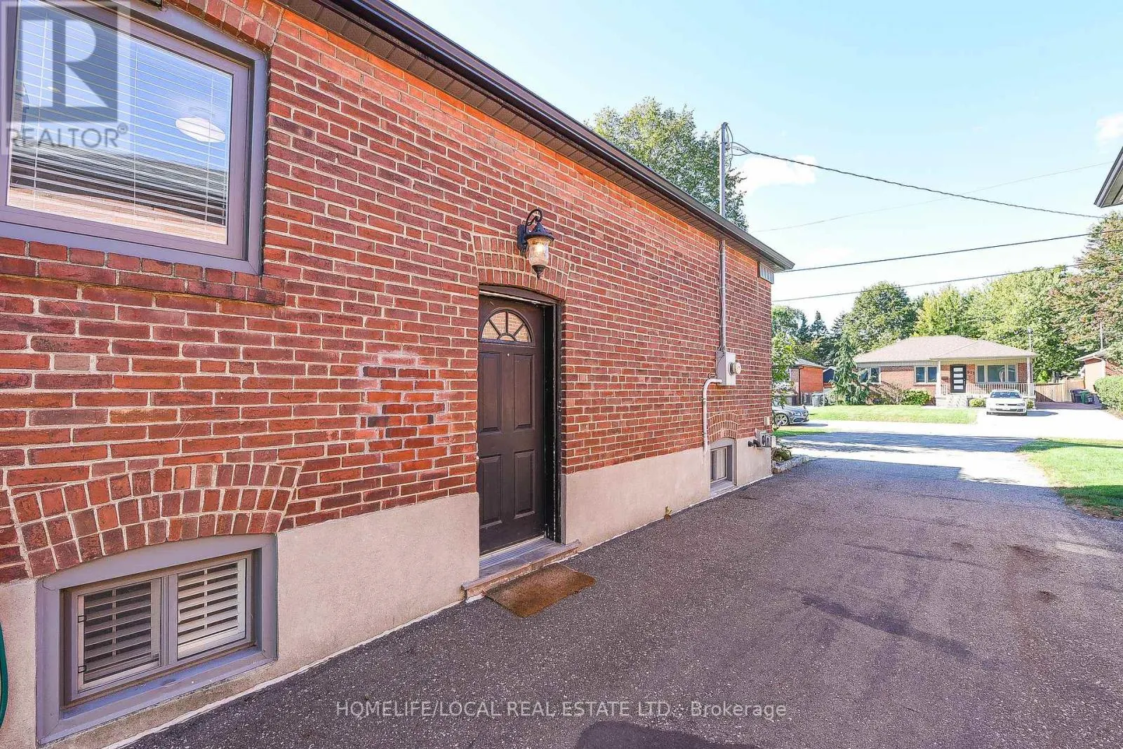 570 EXBURY CRESCENT
