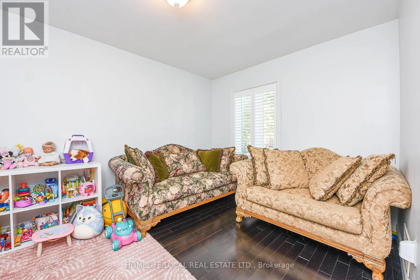570 EXBURY CRESCENT